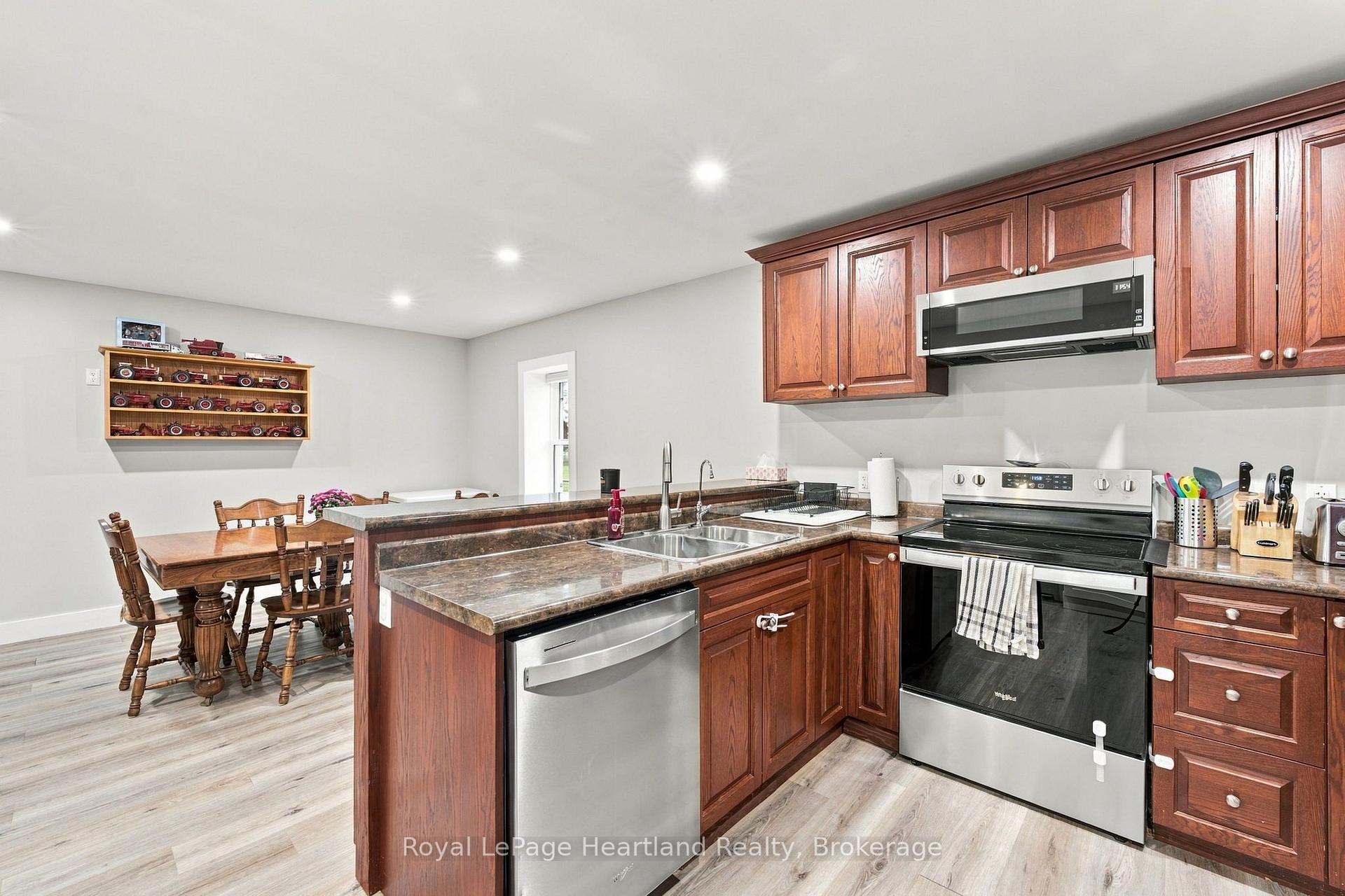 Photo 18 of 37579 Kippen Road, Bluewater, Hay — HOMEH