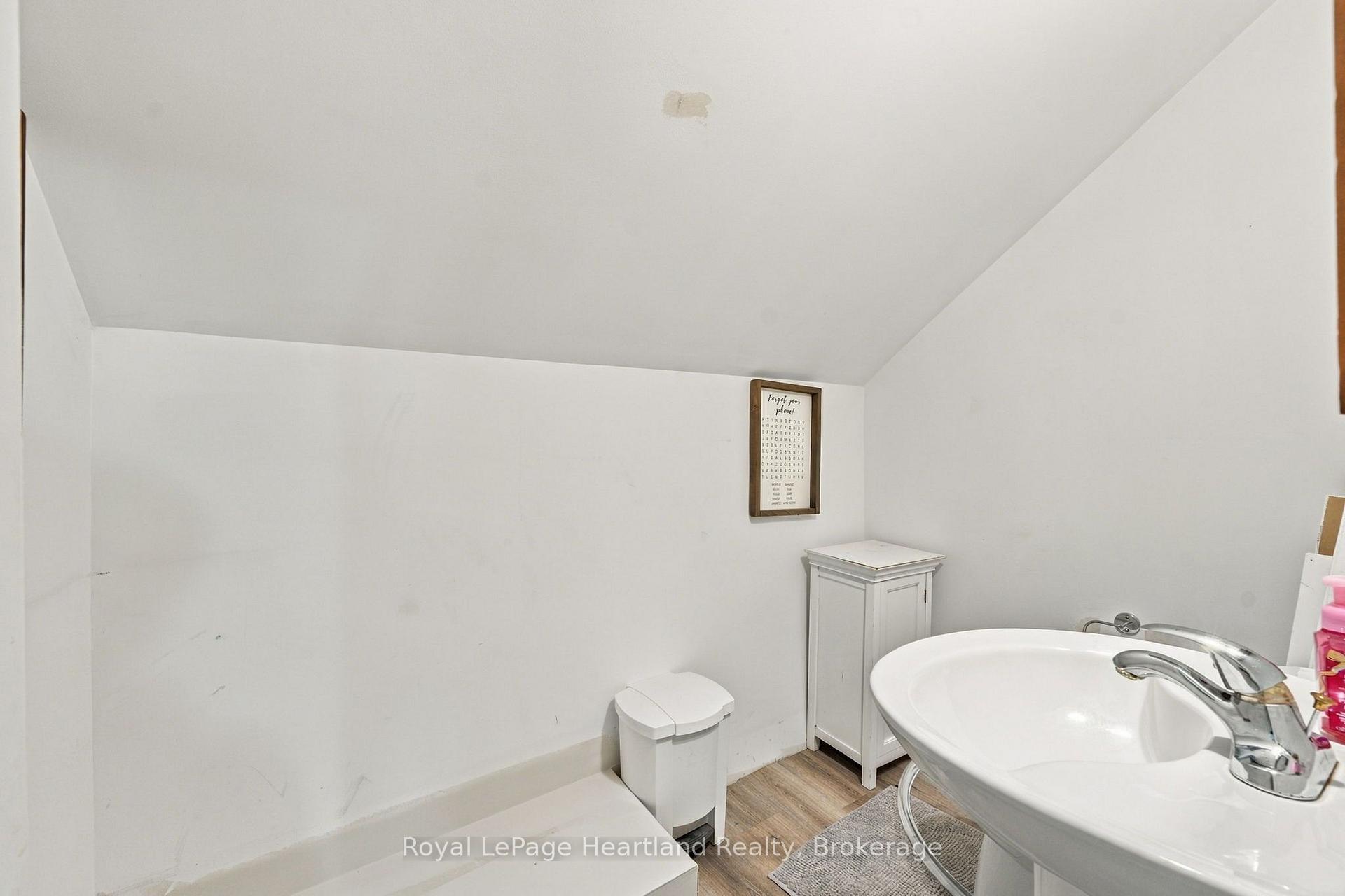 Photo 32 of 37579 Kippen Road, Bluewater, Hay — HOMEH