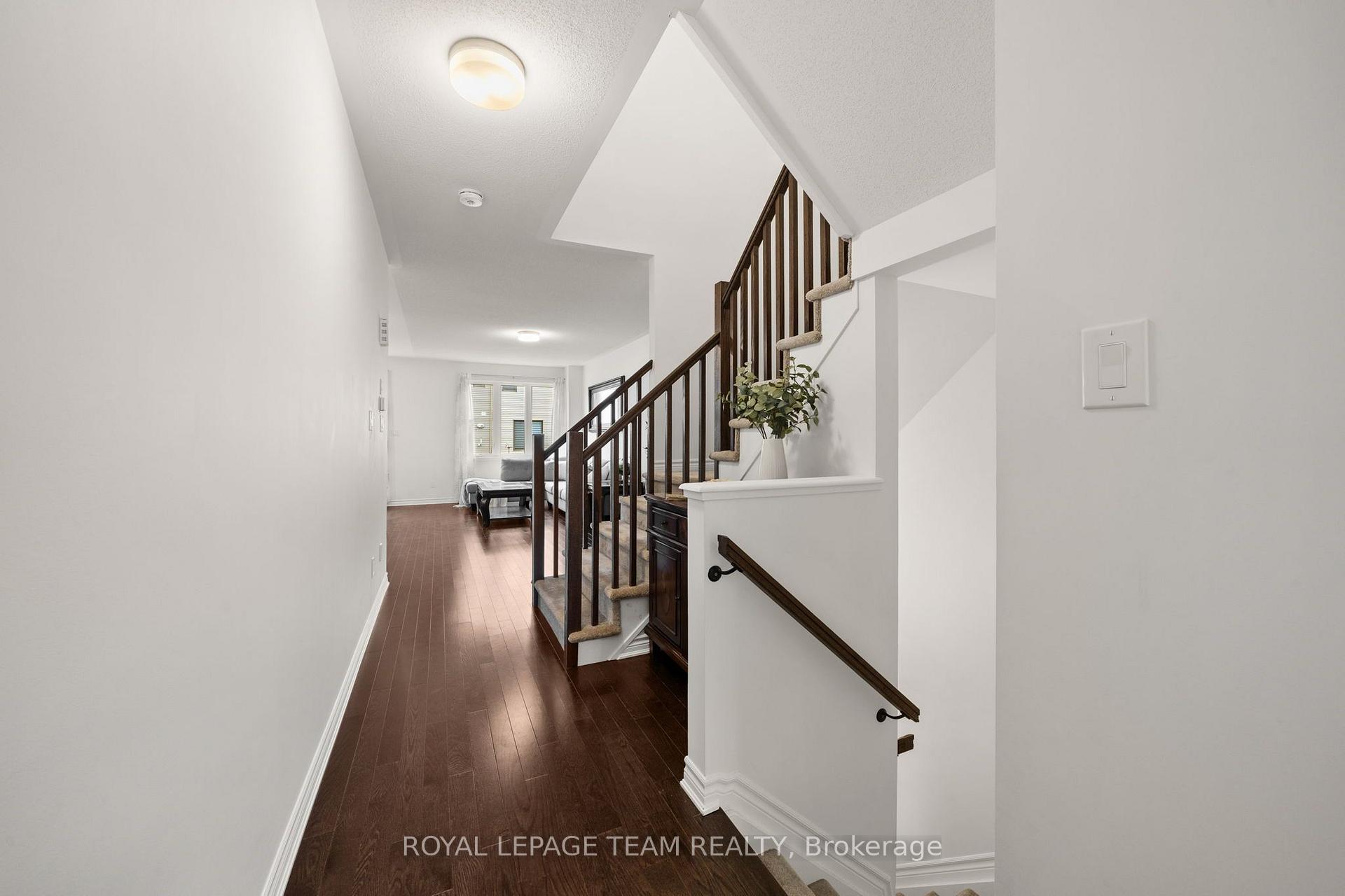 Photo 5 of 91 Mesa Drive, Ottawa, Barrhaven - Half Moon Bay — HOMEH