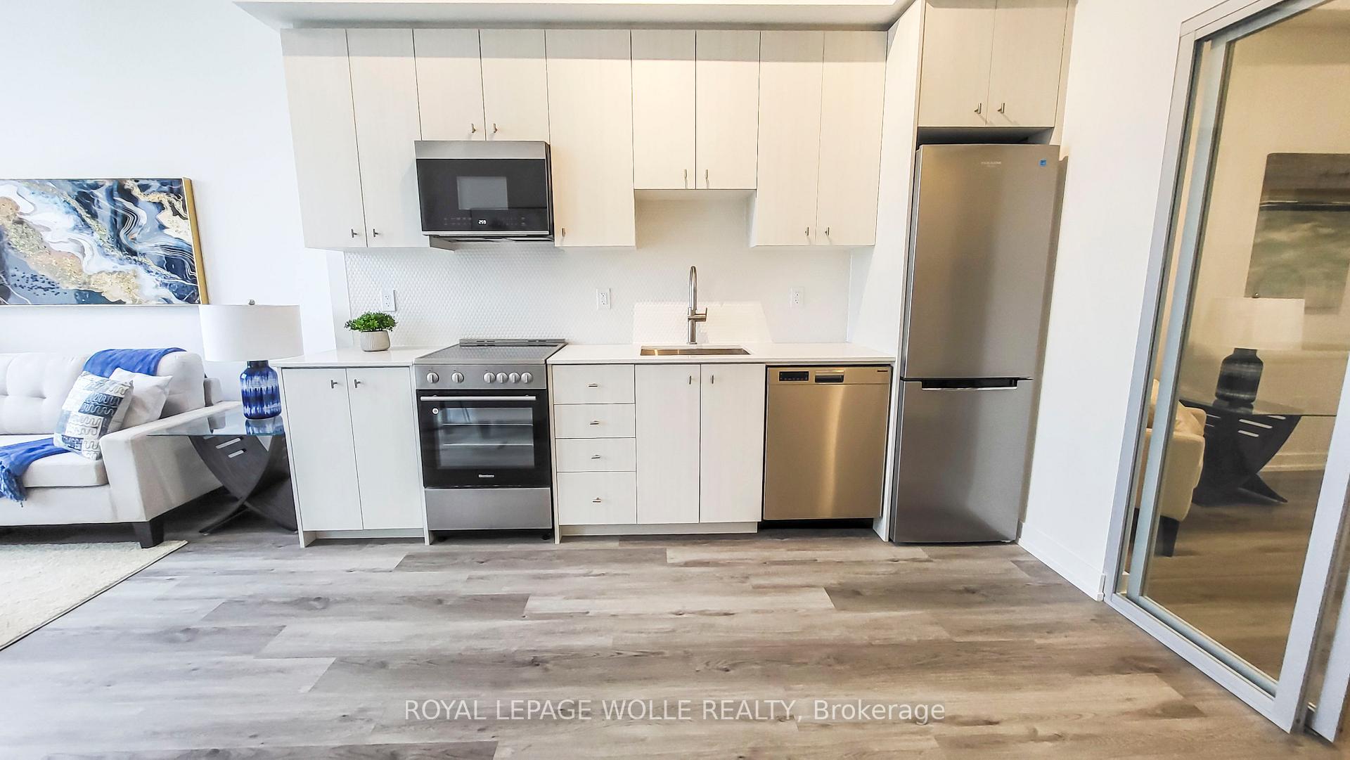 Photo 2 of Unit 304, 15 Wellington Street S, Kitchener, Cherry Hill — HOMEH