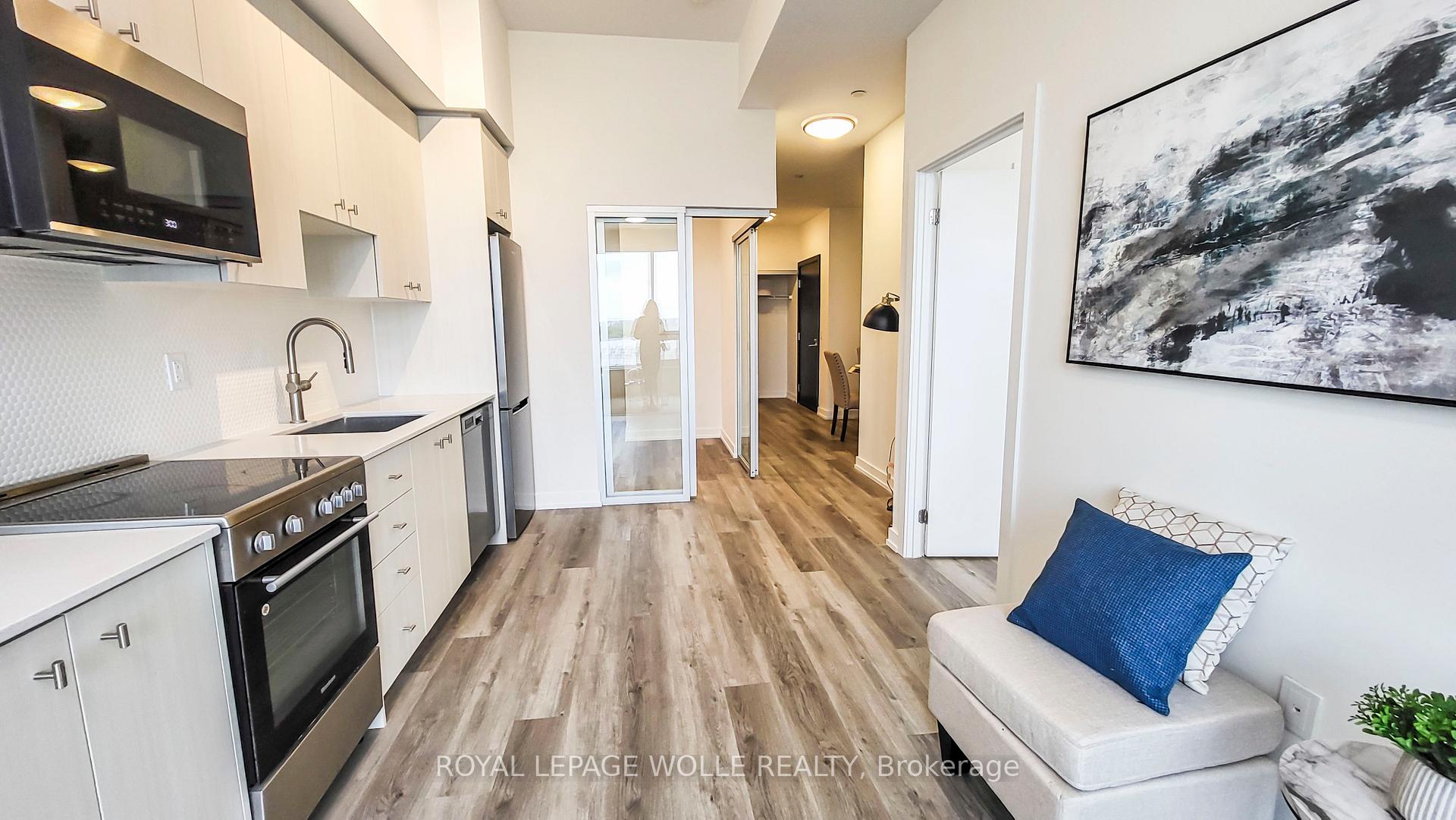Photo 4 of Unit 304, 15 Wellington Street S, Kitchener, Cherry Hill — HOMEH