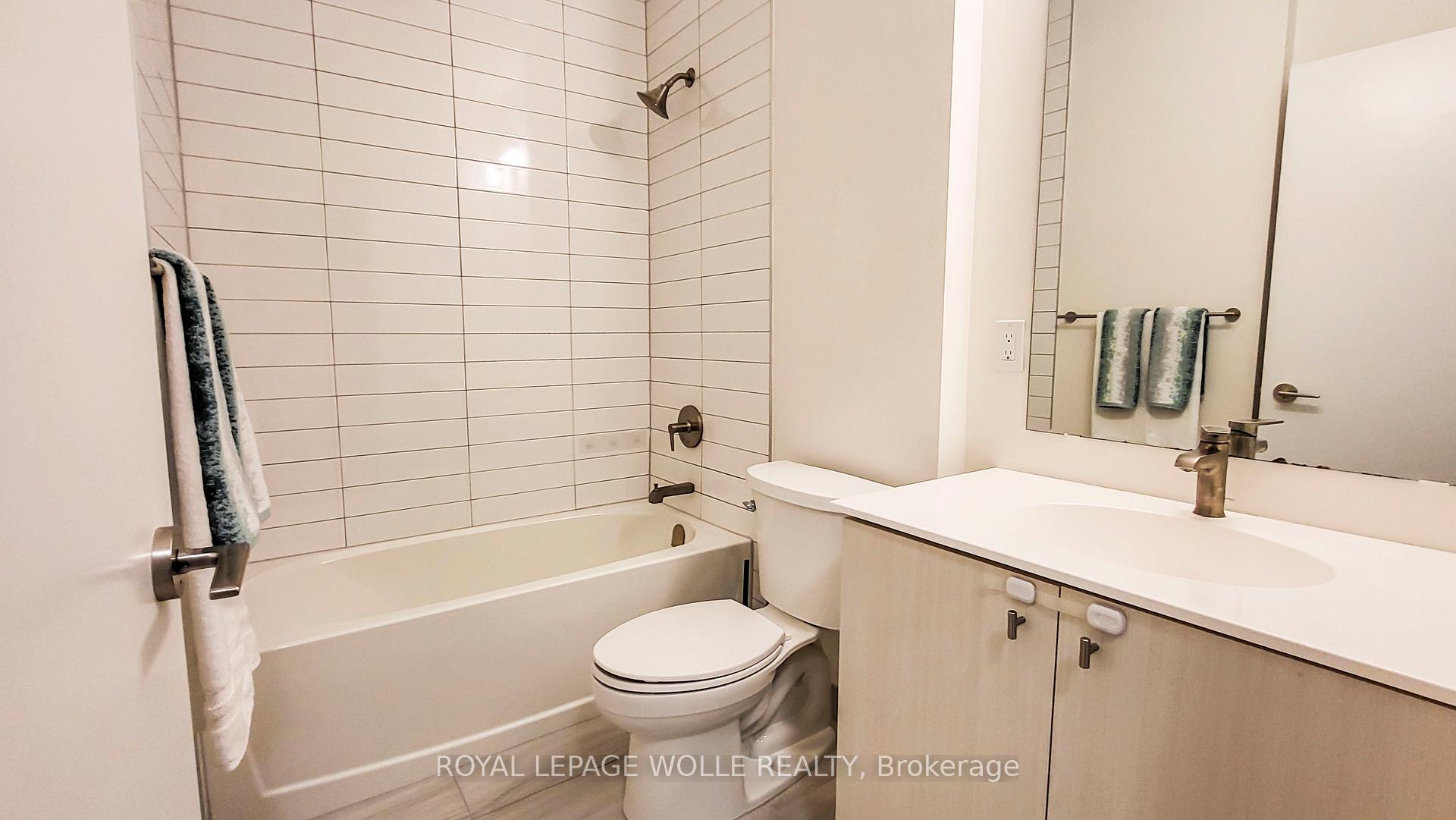 Photo 6 of Unit 304, 15 Wellington Street S, Kitchener, Cherry Hill — HOMEH