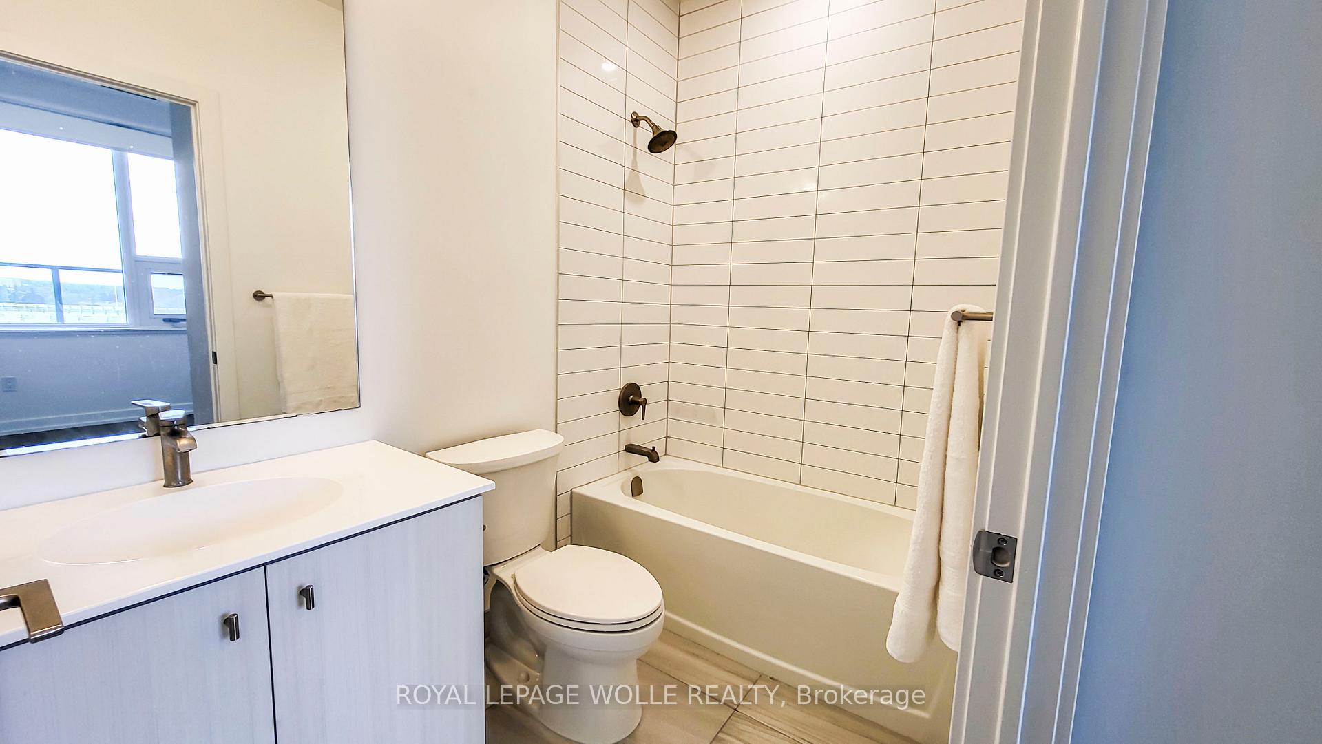 Photo 9 of Unit 304, 15 Wellington Street S, Kitchener, Cherry Hill — HOMEH