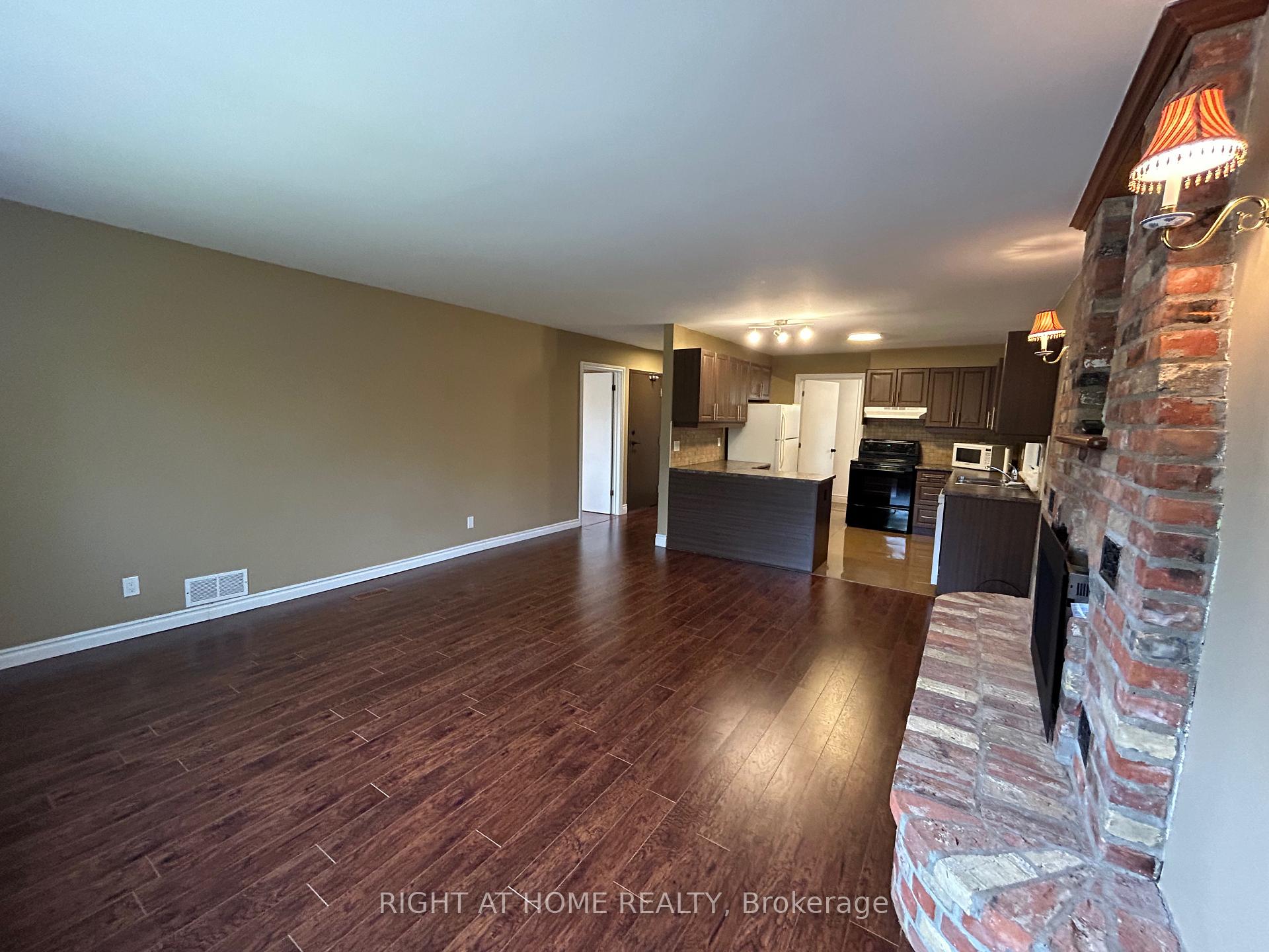 Photo 2 of Unit Upper Level, 36 Aurora Heights Drive, Aurora, Aurora Heights — HOMEH