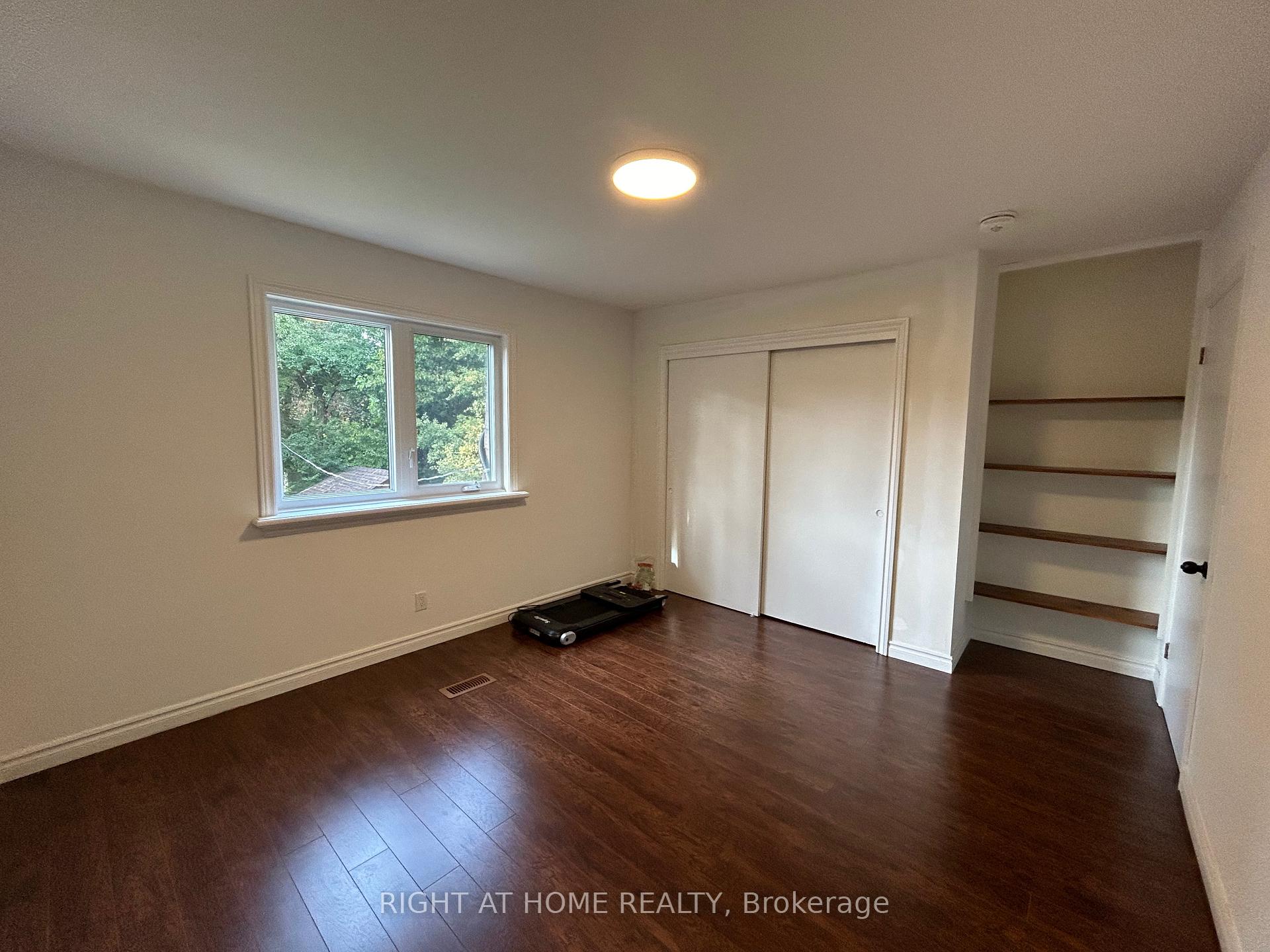 Photo 7 of Unit Upper Level, 36 Aurora Heights Drive, Aurora, Aurora Heights — HOMEH