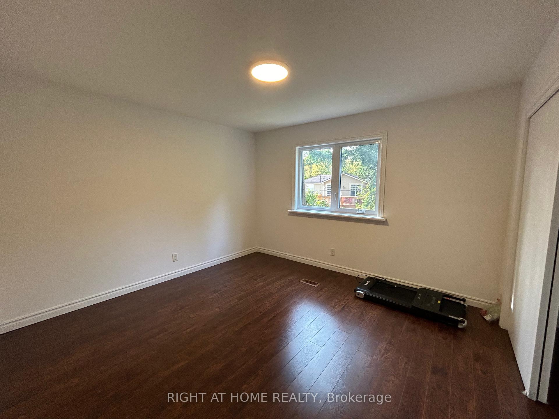 Photo 8 of Unit Upper Level, 36 Aurora Heights Drive, Aurora, Aurora Heights — HOMEH