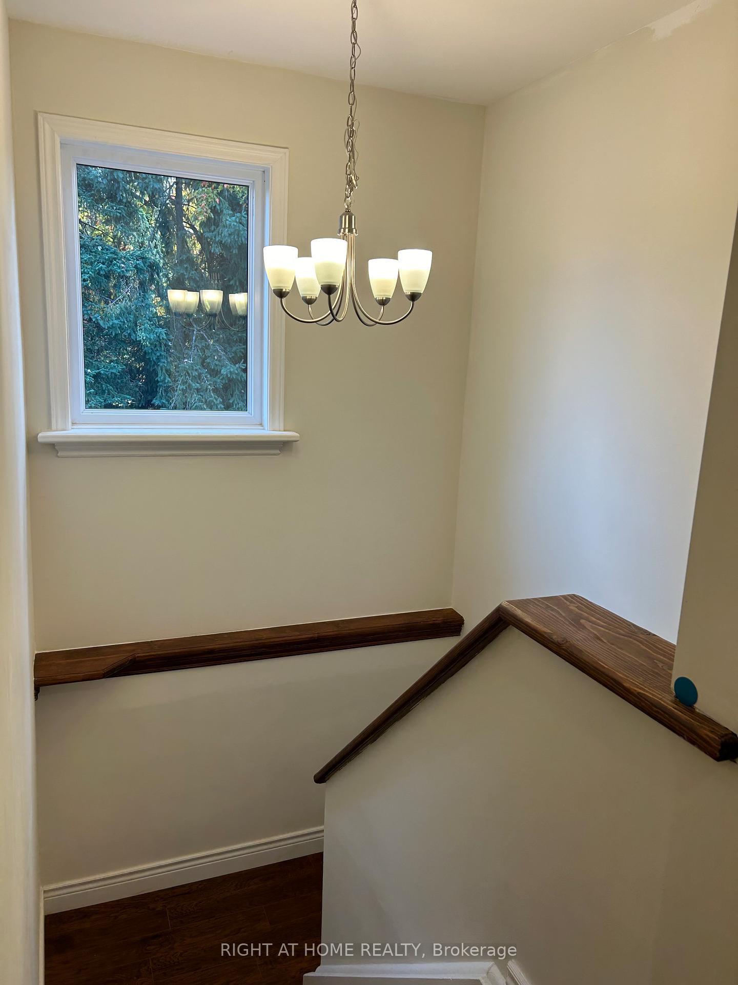 Photo 11 of Unit Upper Level, 36 Aurora Heights Drive, Aurora, Aurora Heights — HOMEH