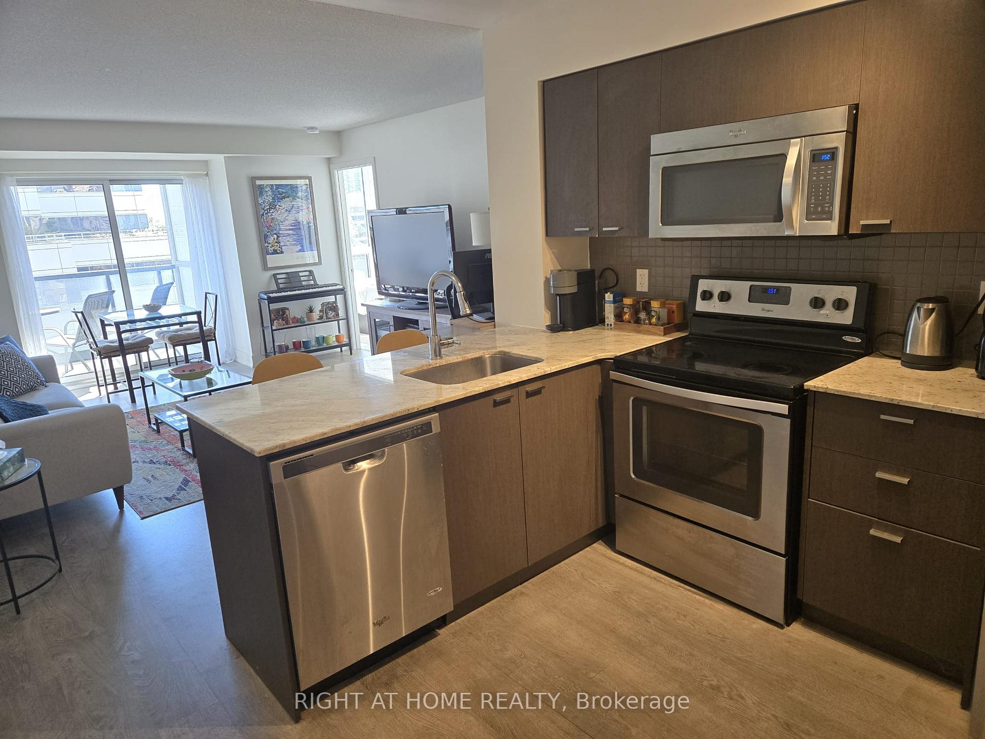 Photo 5 of Unit 704, 88 Sheppard Avenue E, North York, Willowdale East — HOMEH
