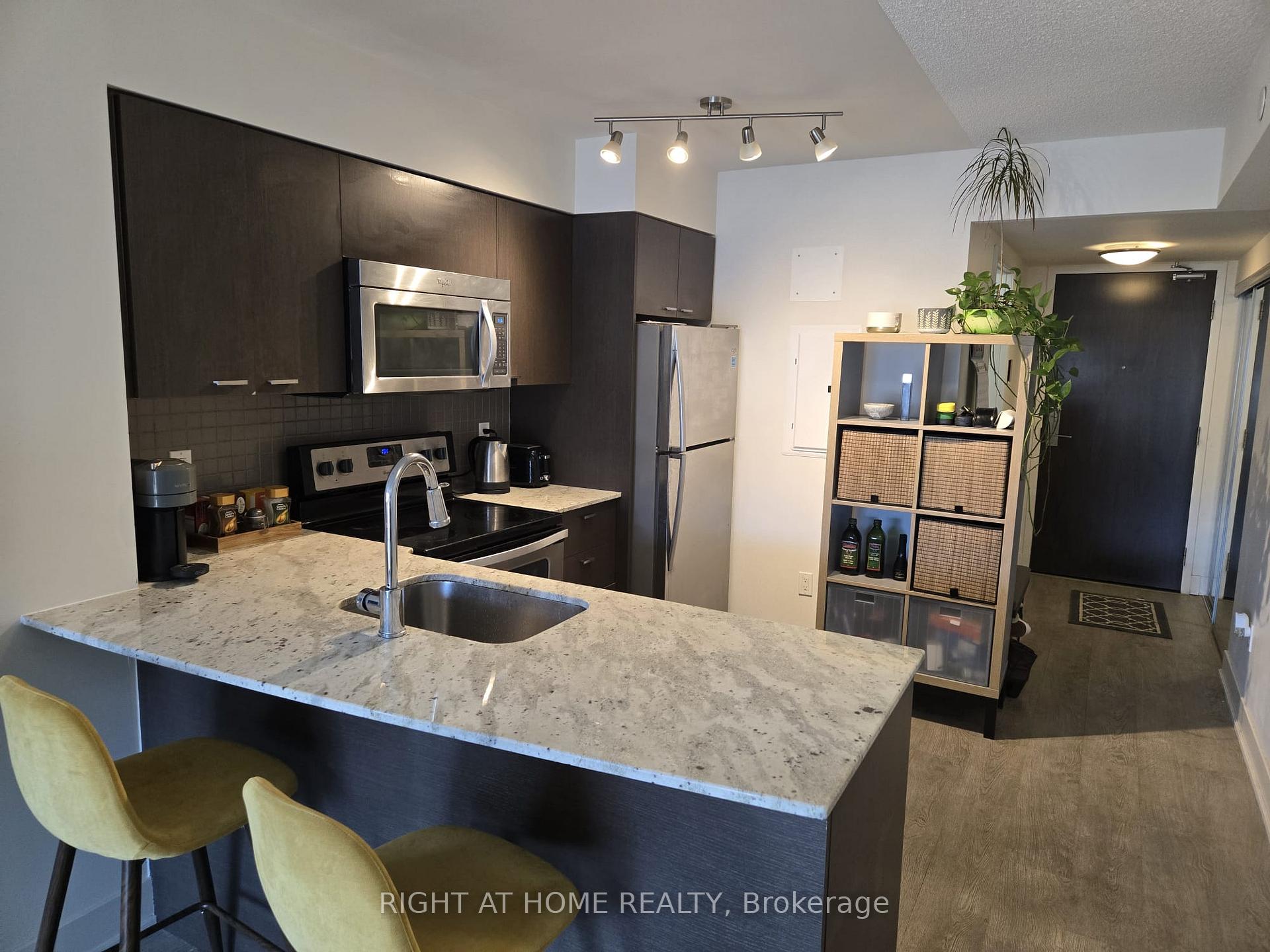 Photo 6 of Unit 704, 88 Sheppard Avenue E, North York, Willowdale East — HOMEH