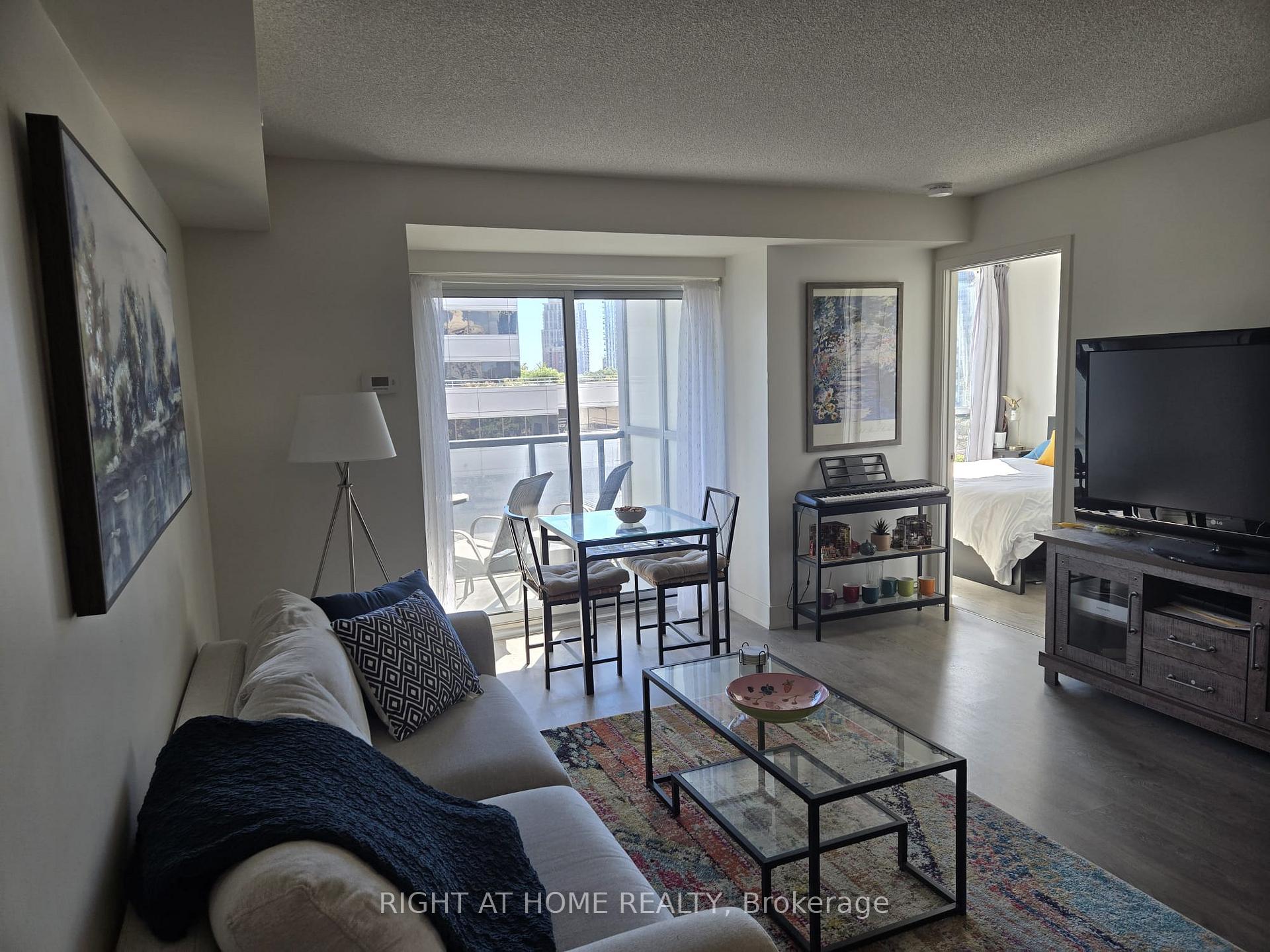 Photo 7 of Unit 704, 88 Sheppard Avenue E, North York, Willowdale East — HOMEH