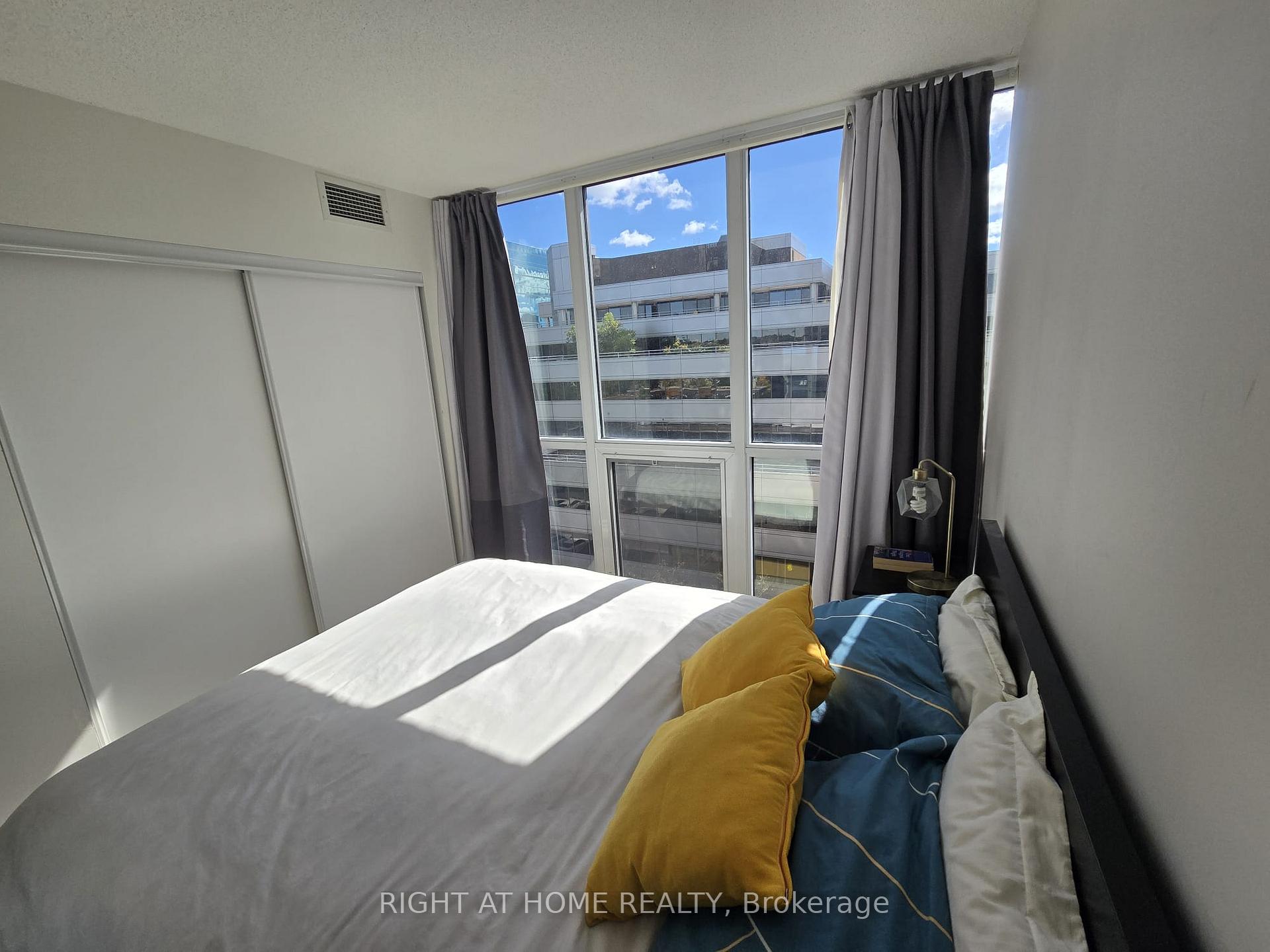 Photo 10 of Unit 704, 88 Sheppard Avenue E, North York, Willowdale East — HOMEH