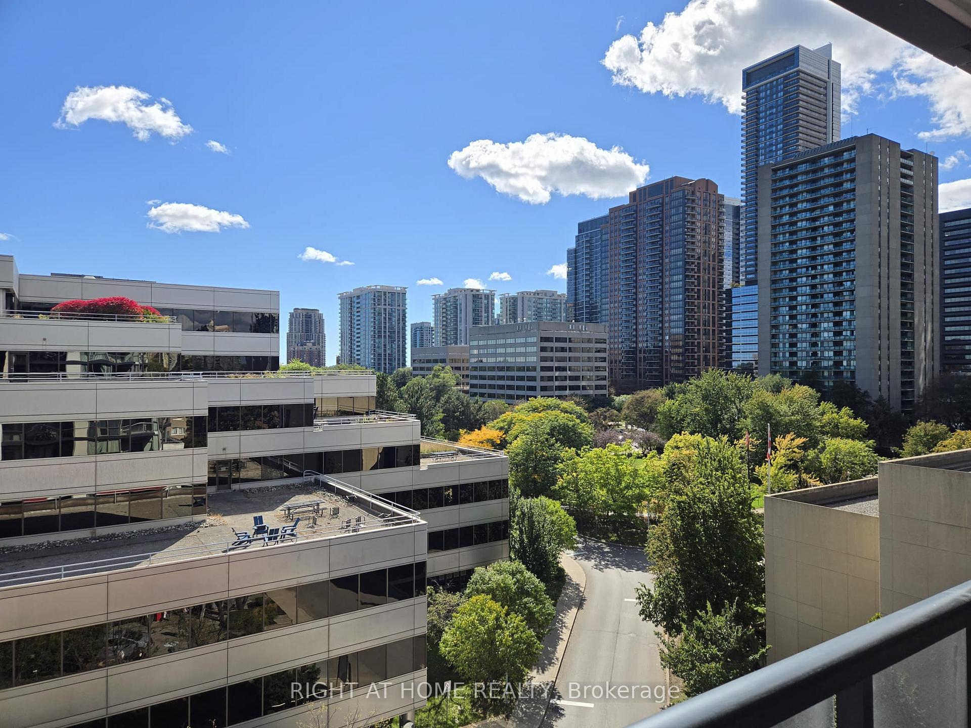 Photo 14 of Unit 704, 88 Sheppard Avenue E, North York, Willowdale East — HOMEH