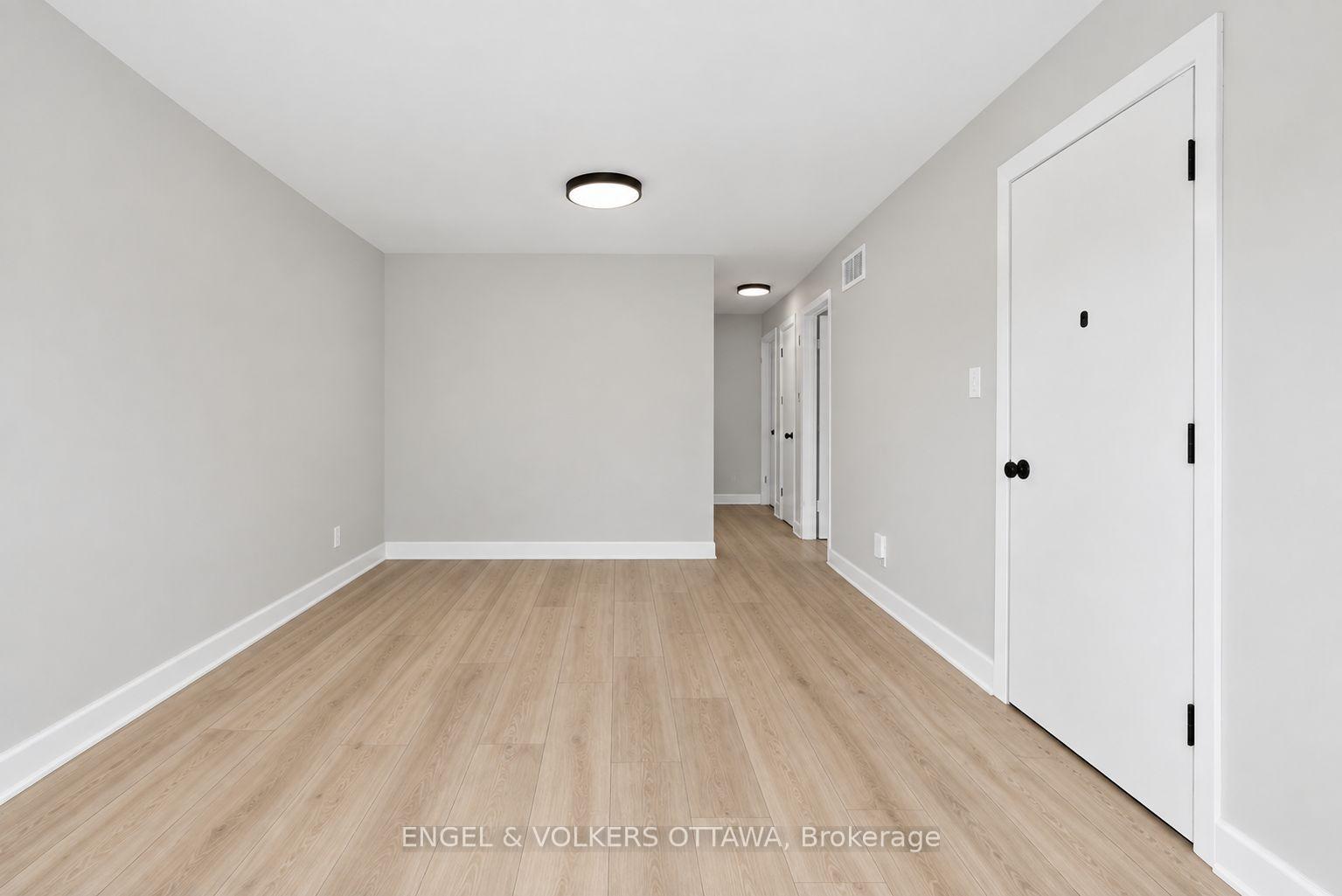 Photo 3 of Unit 2, 527 Laderoute Avenue, Ottawa, Westboro/Hampton Park — HOMEH