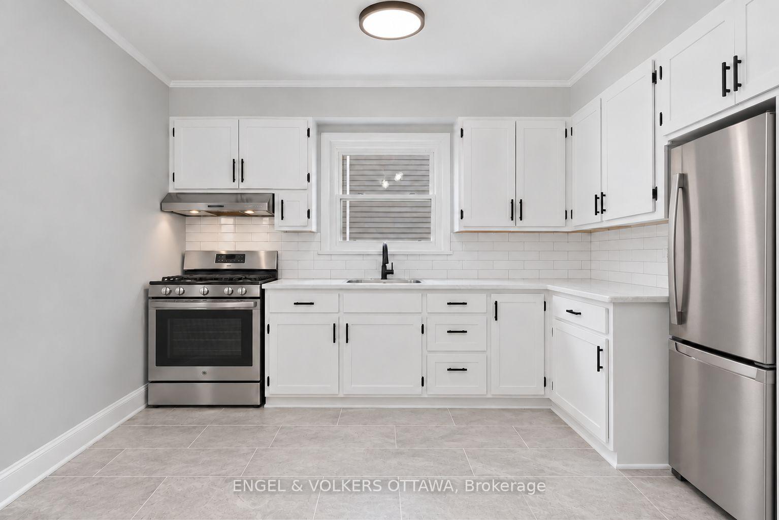 Photo 4 of Unit 2, 527 Laderoute Avenue, Ottawa, Westboro/Hampton Park — HOMEH