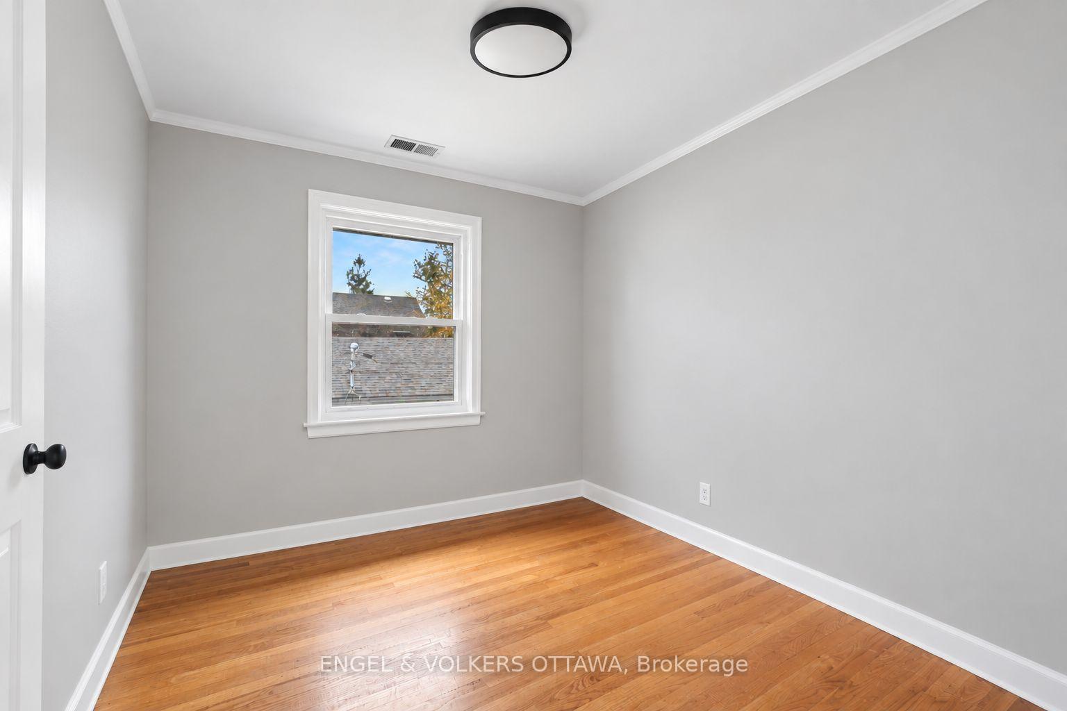 Photo 4 of Unit 3, 527 Laderoute Avenue, Ottawa, Westboro/Hampton Park — HOMEH