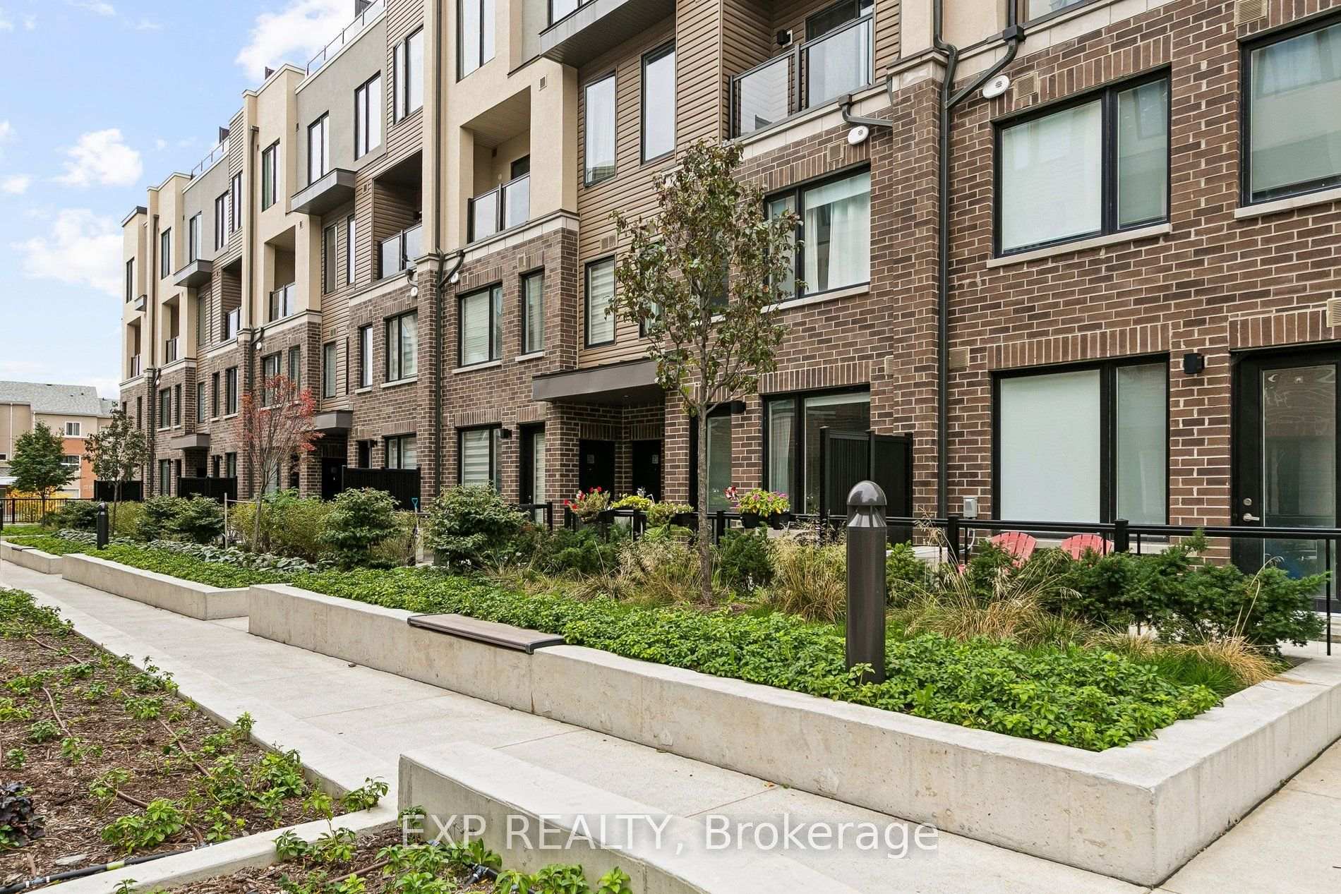 Photo 4 of Unit 23, 3409 Ridgeway Drive, Mississauga, Erin Mills — HOMEH