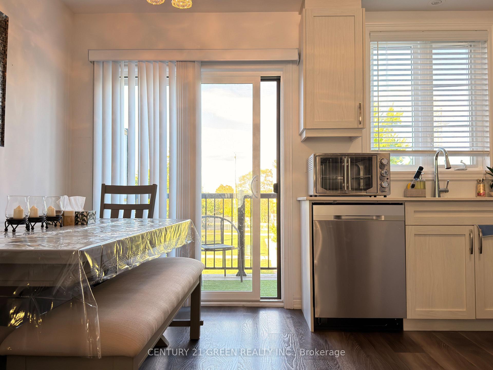 Photo 4 of Unit 11, 575 Woodward Avenue, Hamilton, Parkview — HOMEH