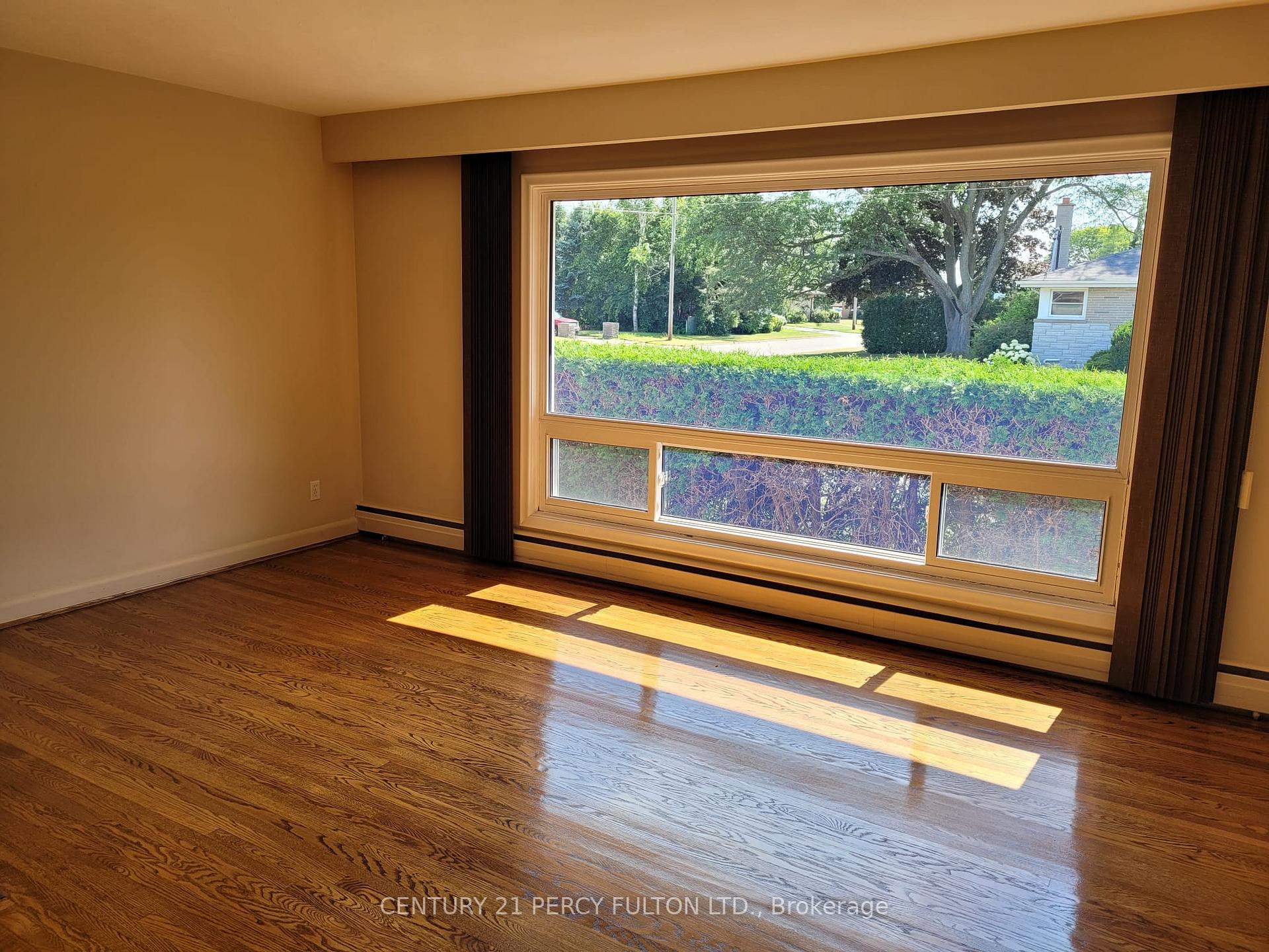 Photo 2 of 460 Bader Avenue, Oshawa, McLaughlin — HOMEH