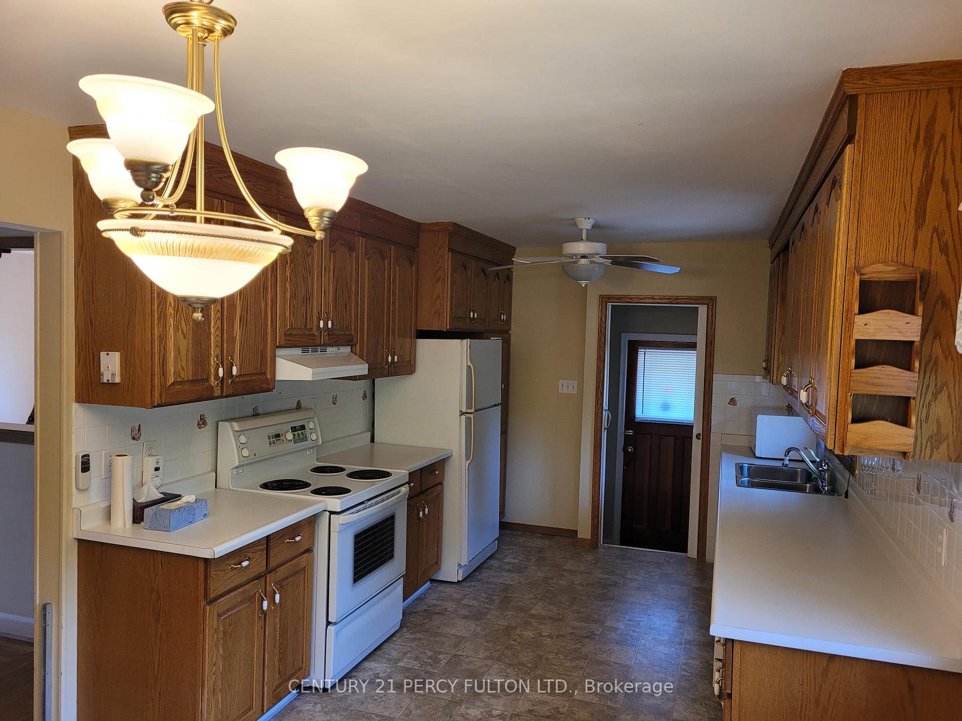 Photo 5 of 460 Bader Avenue, Oshawa, McLaughlin — HOMEH