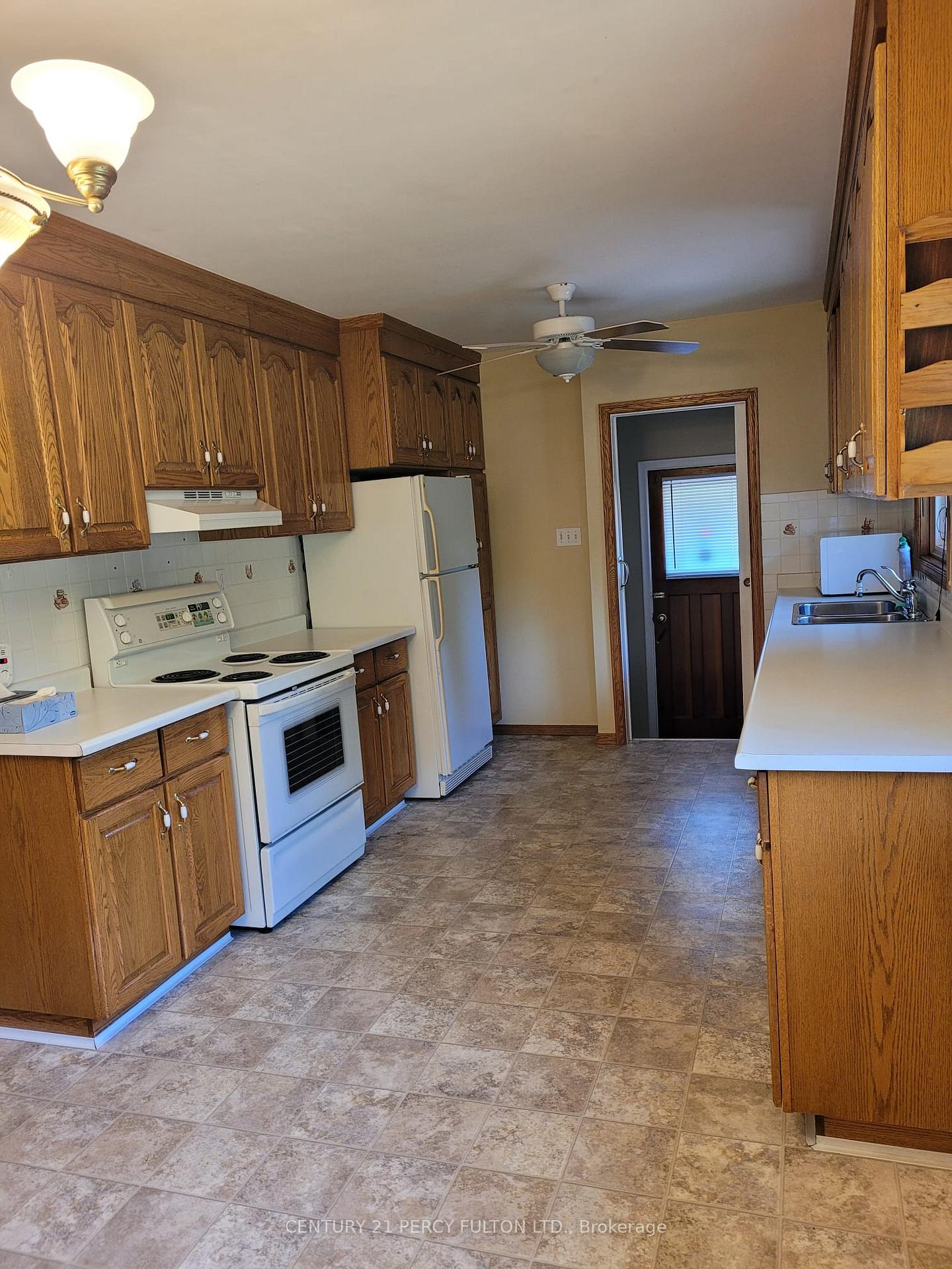 Photo 8 of 460 Bader Avenue, Oshawa, McLaughlin — HOMEH