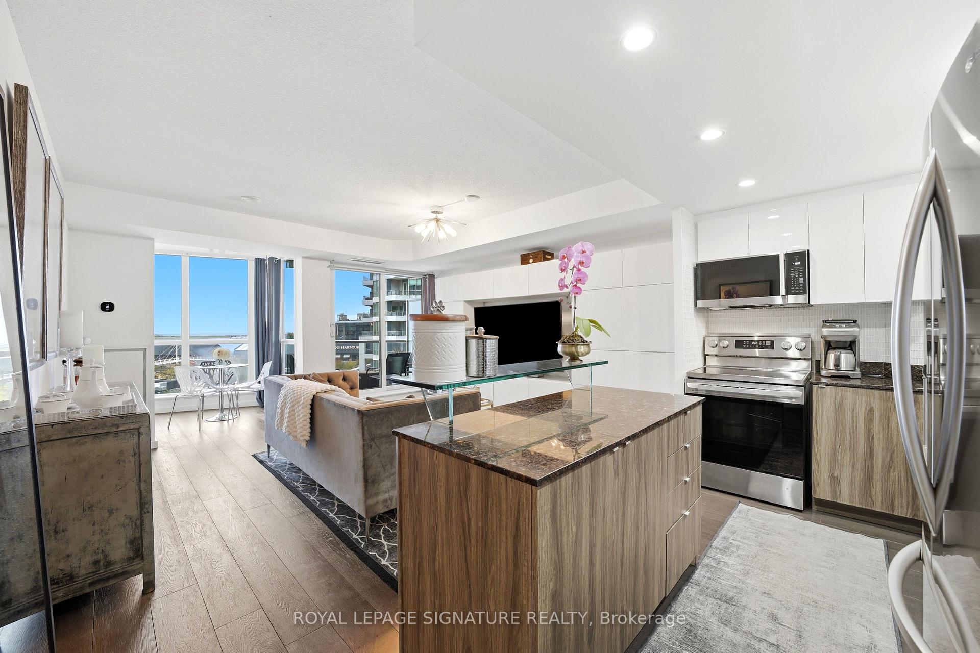 Photo 2 of Unit 510, 218 Queens Quay W, Toronto, Waterfront Communities — HOMEH