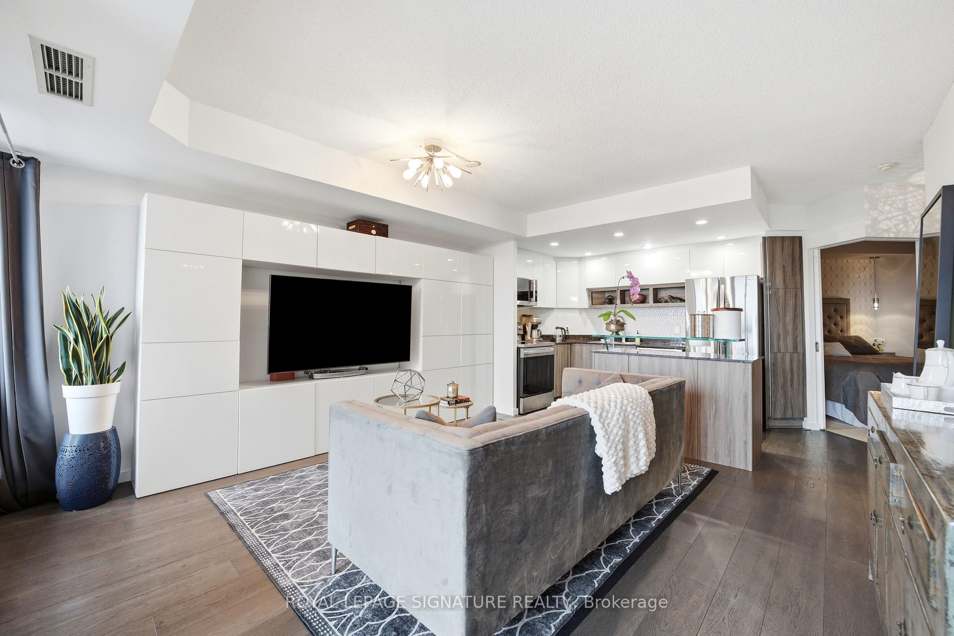 Photo 4 of Unit 510, 218 Queens Quay W, Toronto, Waterfront Communities — HOMEH