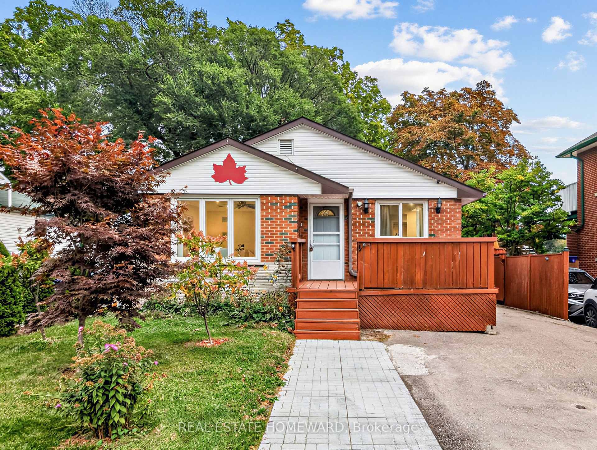 Photo 2 of 621 Byron Street S, Whitby, Downtown Whitby — HOMEH
