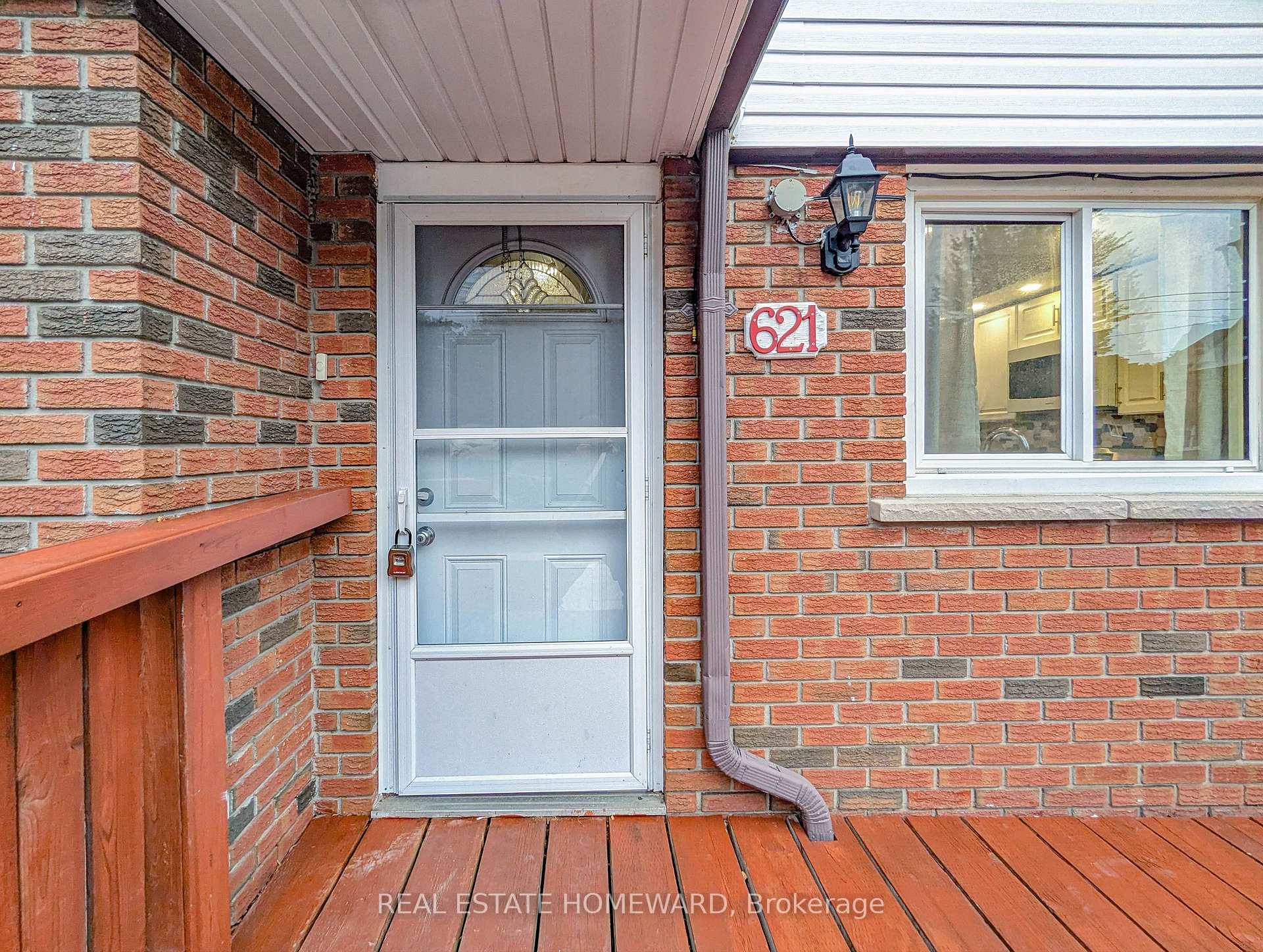 Photo 4 of 621 Byron Street S, Whitby, Downtown Whitby — HOMEH