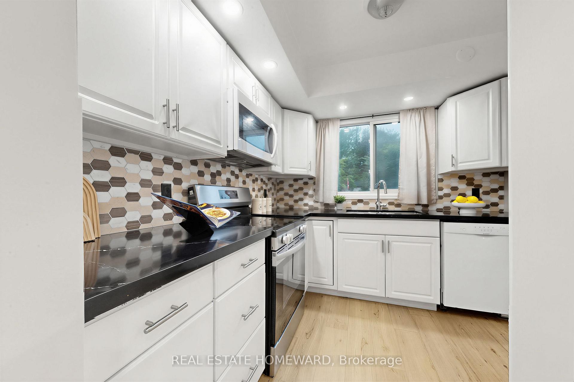 Photo 15 of 621 Byron Street S, Whitby, Downtown Whitby — HOMEH