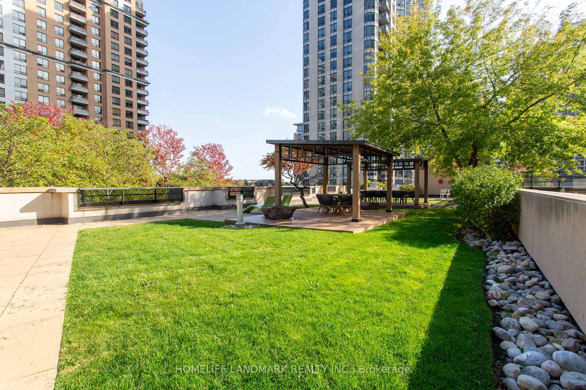Photo 14 of 500 Doris Avenue, North York, Willowdale East — HOMEH