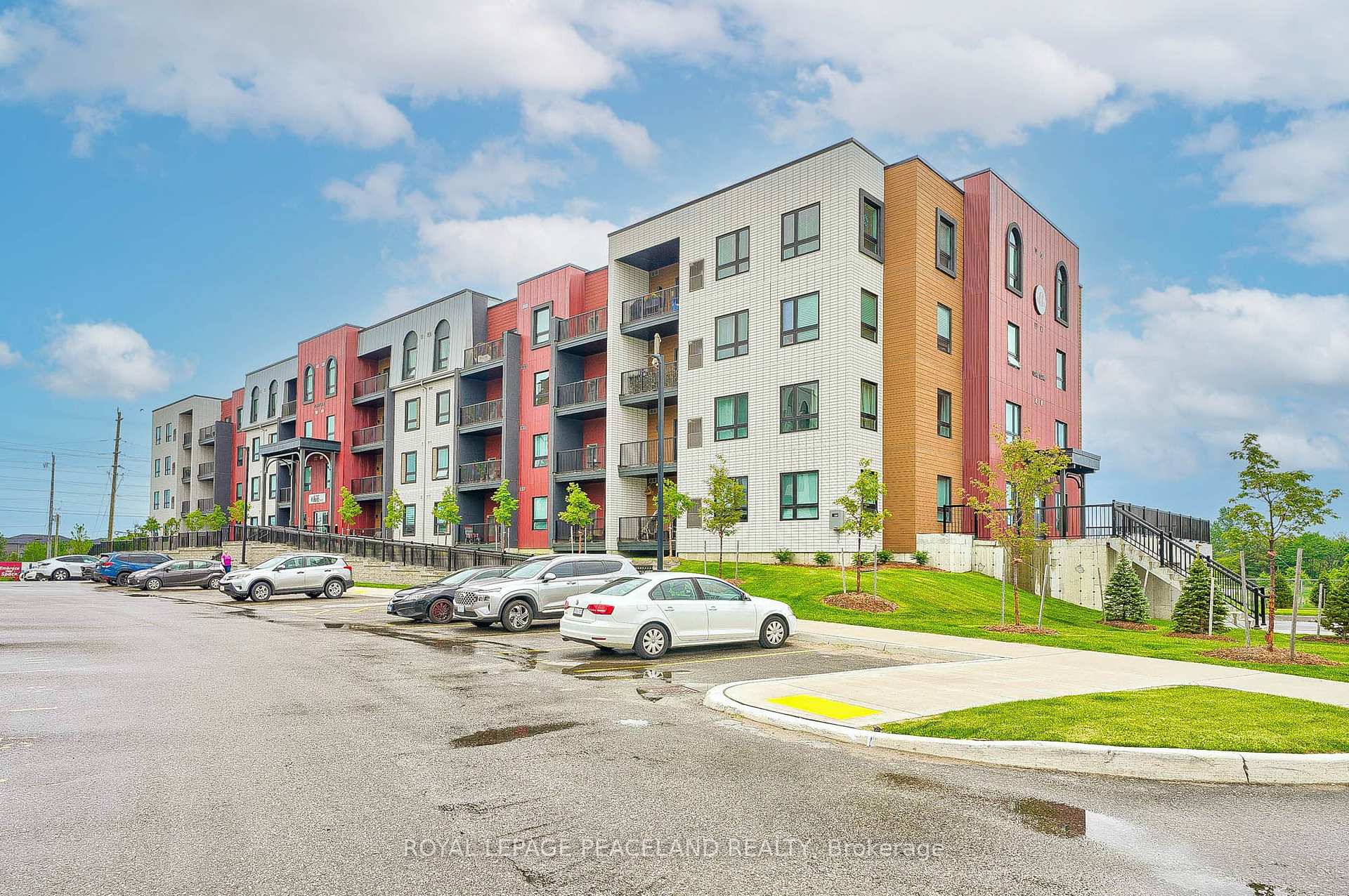 Photo 6 of Unit 412, 1 Chef Lane, Barrie, Rural Barrie Southeast — HOMEH