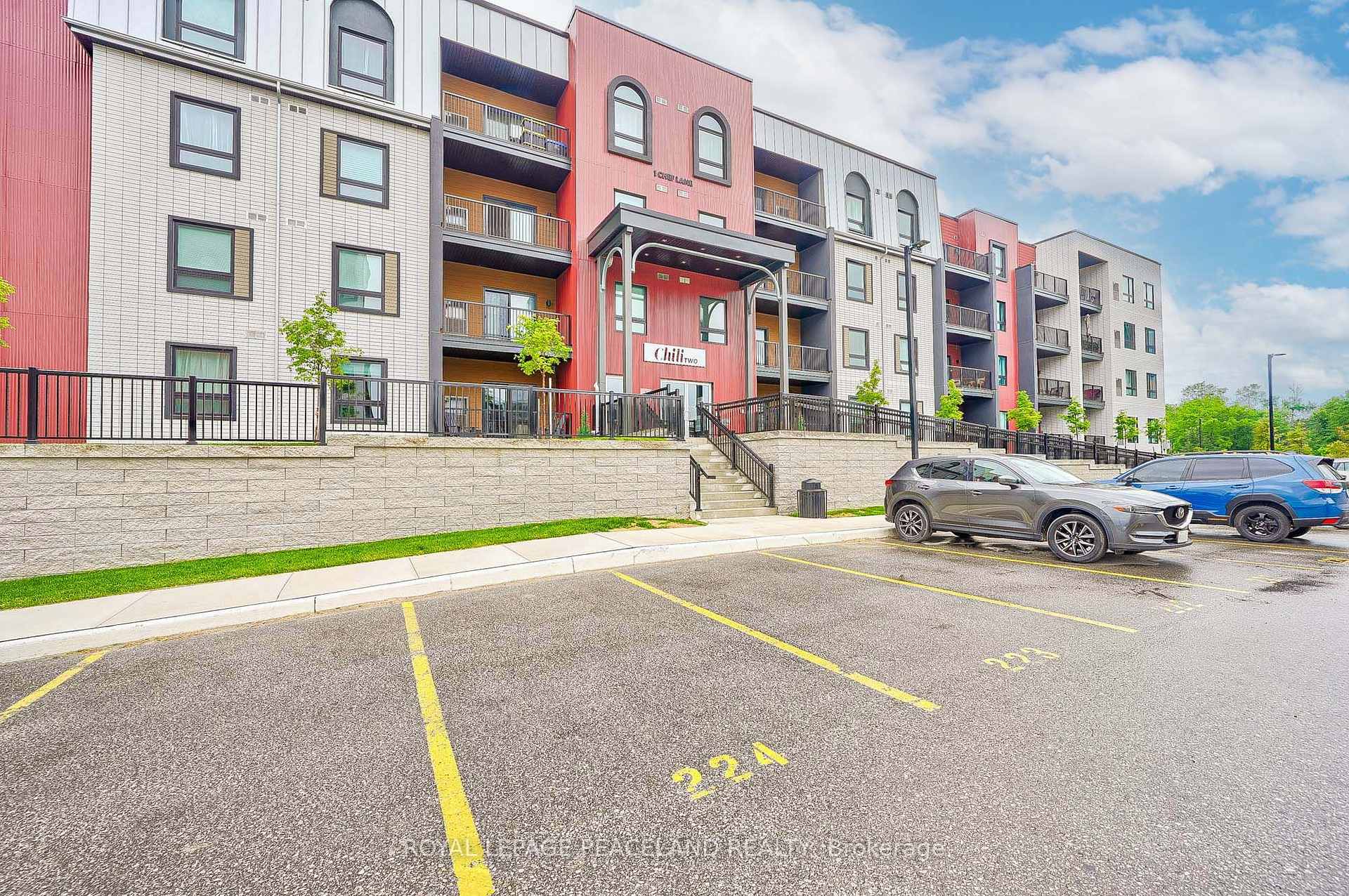 Photo 7 of Unit 412, 1 Chef Lane, Barrie, Rural Barrie Southeast — HOMEH