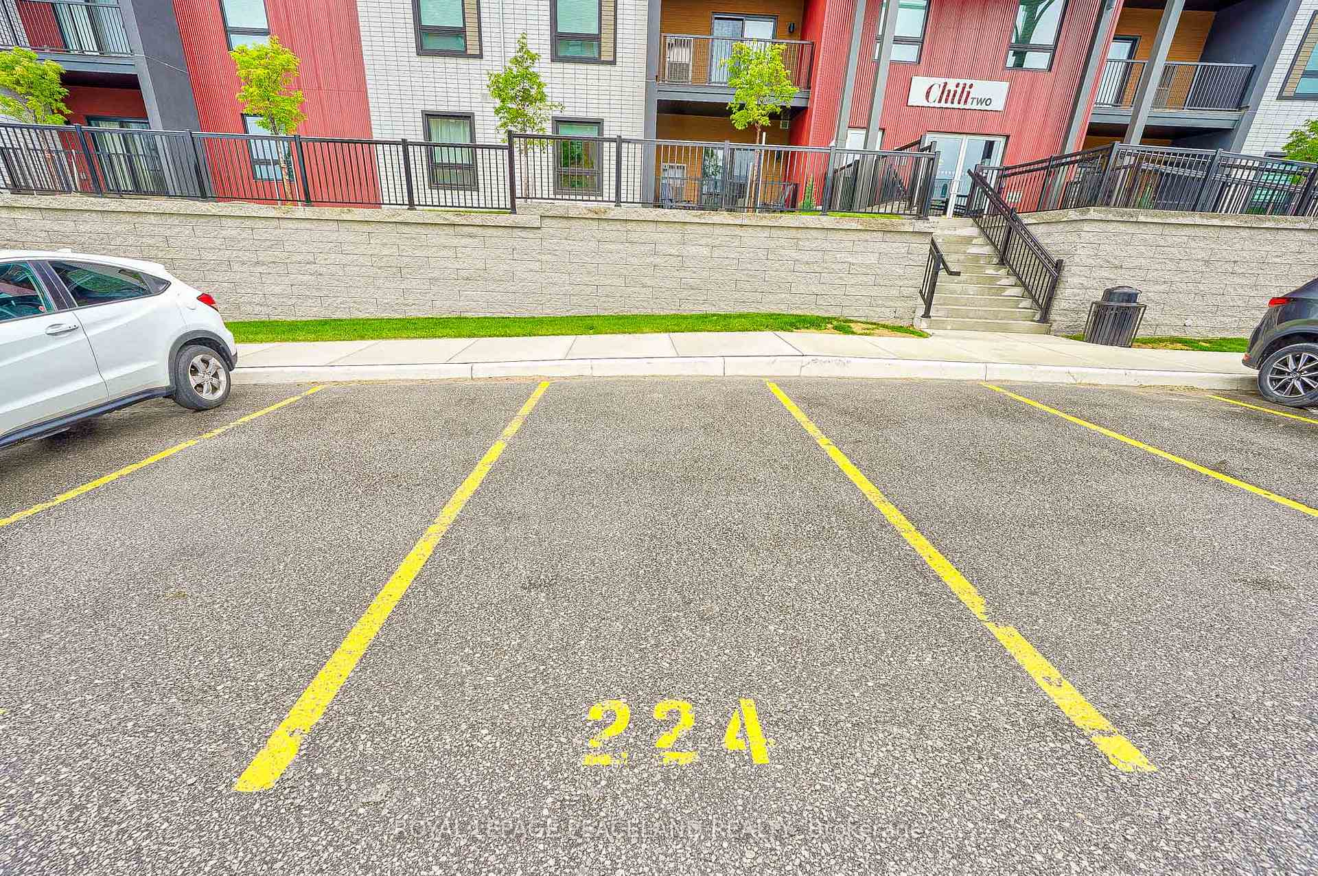 Photo 8 of Unit 412, 1 Chef Lane, Barrie, Rural Barrie Southeast — HOMEH