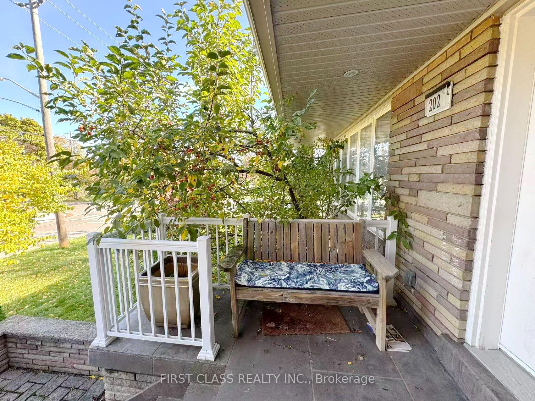 Photo 4 of 202 Goddard Street, North York, Bathurst Manor — HOMEH