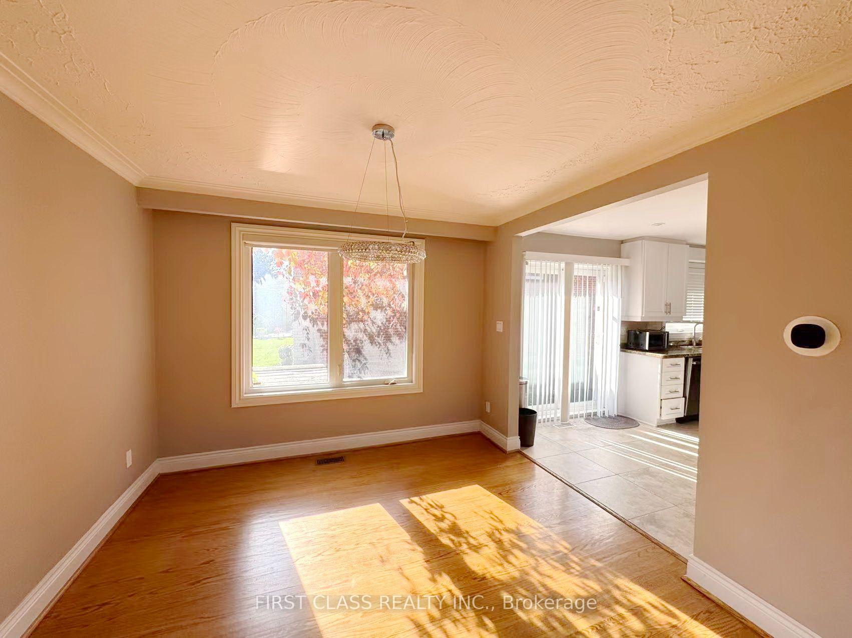 Photo 11 of 202 Goddard Street, North York, Bathurst Manor — HOMEH