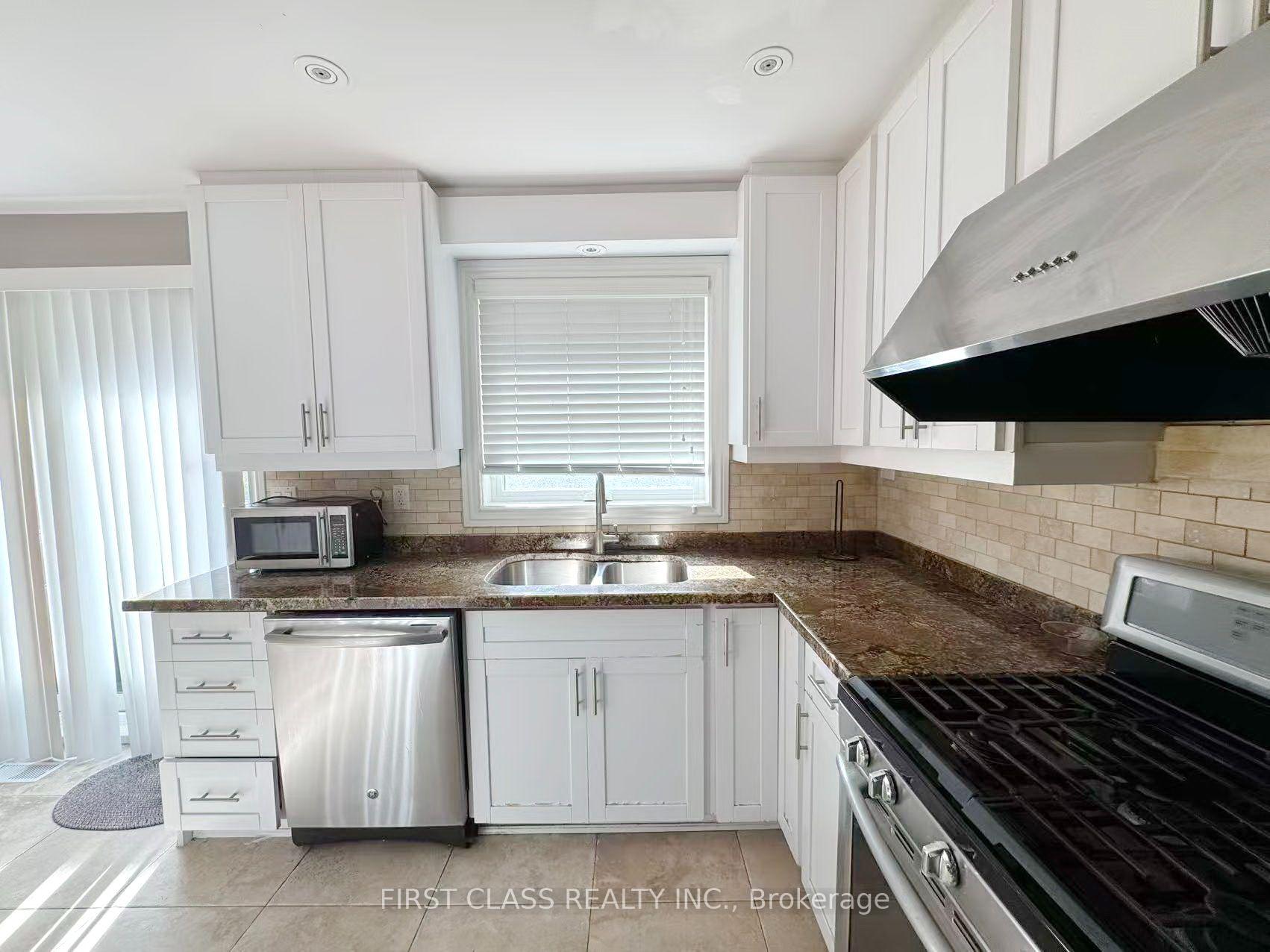 Photo 15 of 202 Goddard Street, North York, Bathurst Manor — HOMEH