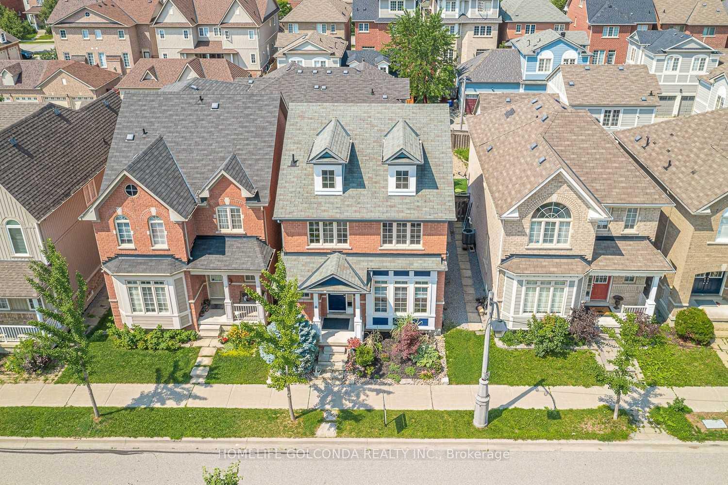 Photo 2 of 32 Cardrew Street, Markham, Cornell — HOMEH