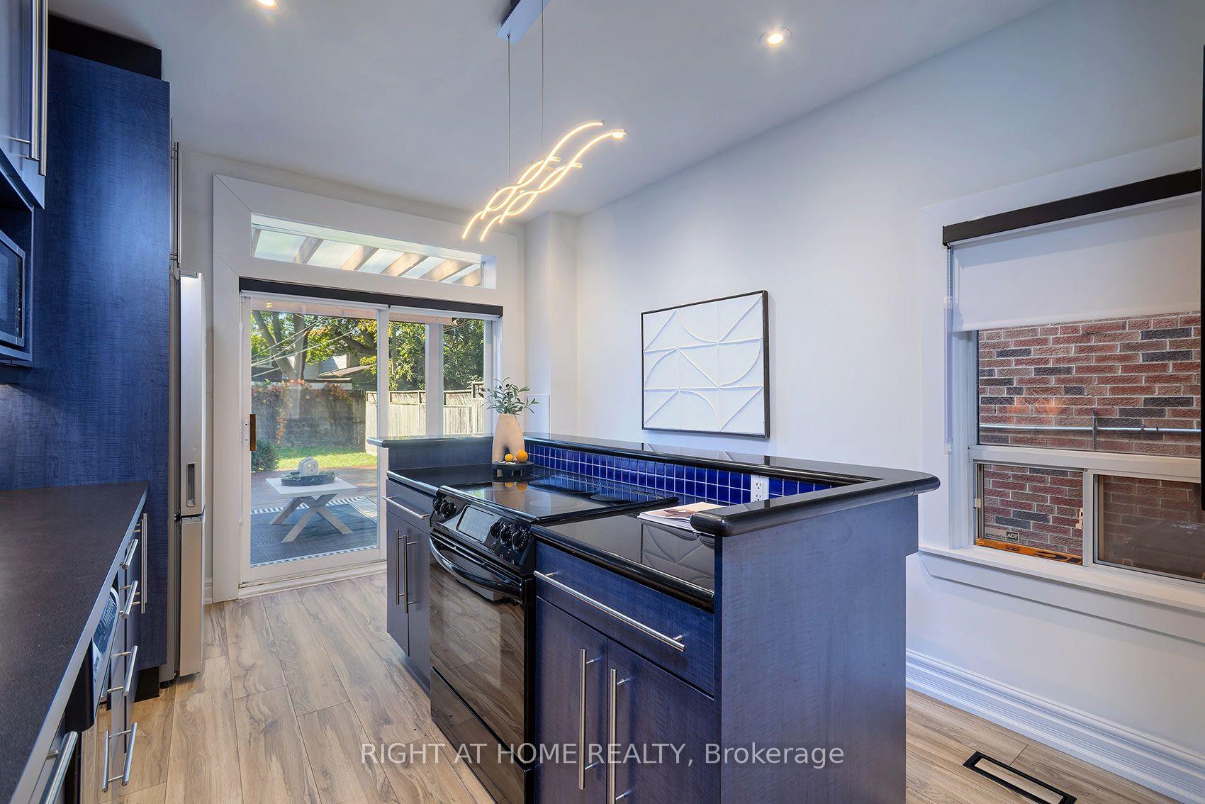 Photo 10 of 25 Pretoria Avenue, Toronto, Playter Estates-Danforth — HOMEH