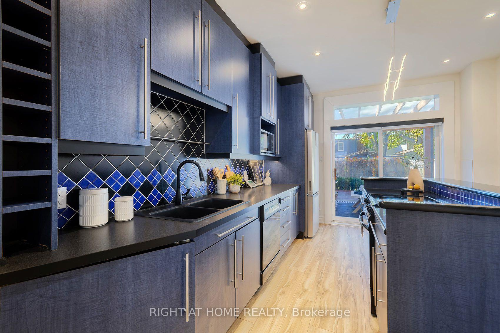 Photo 12 of 25 Pretoria Avenue, Toronto, Playter Estates-Danforth — HOMEH