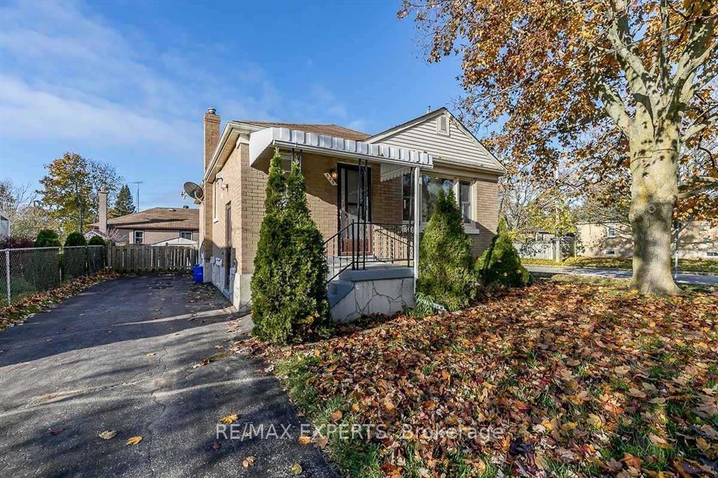 Photo 3 of 529 Burnham Street, Cobourg — HOMEH