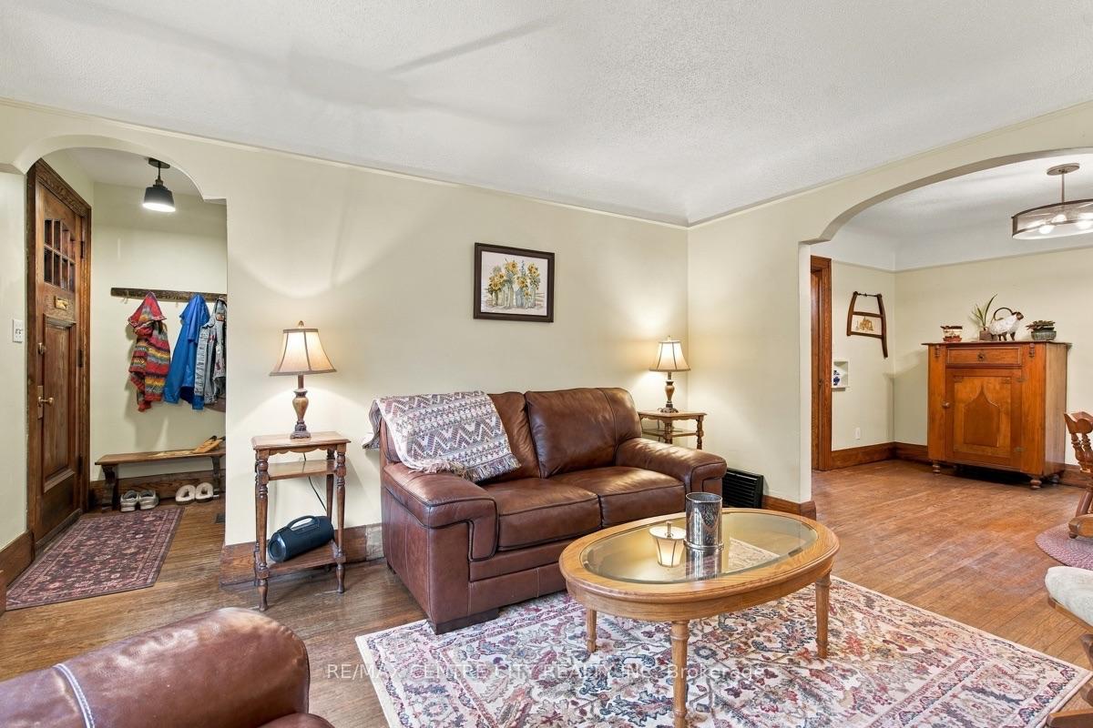 Photo 7 of 649 Emery Street E, London, South G — HOMEH