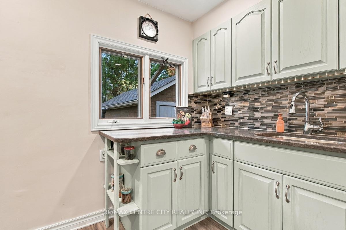 Photo 16 of 649 Emery Street E, London, South G — HOMEH