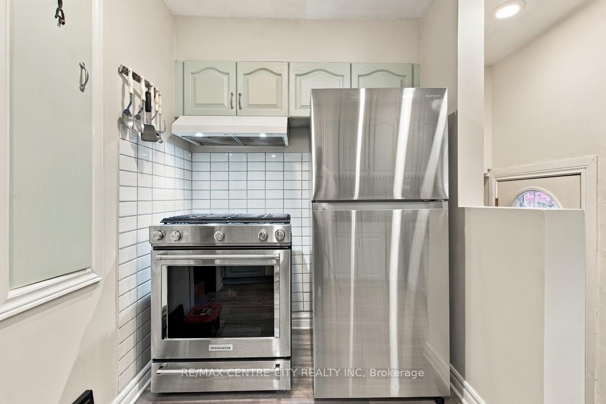 Photo 17 of 649 Emery Street E, London, South G — HOMEH