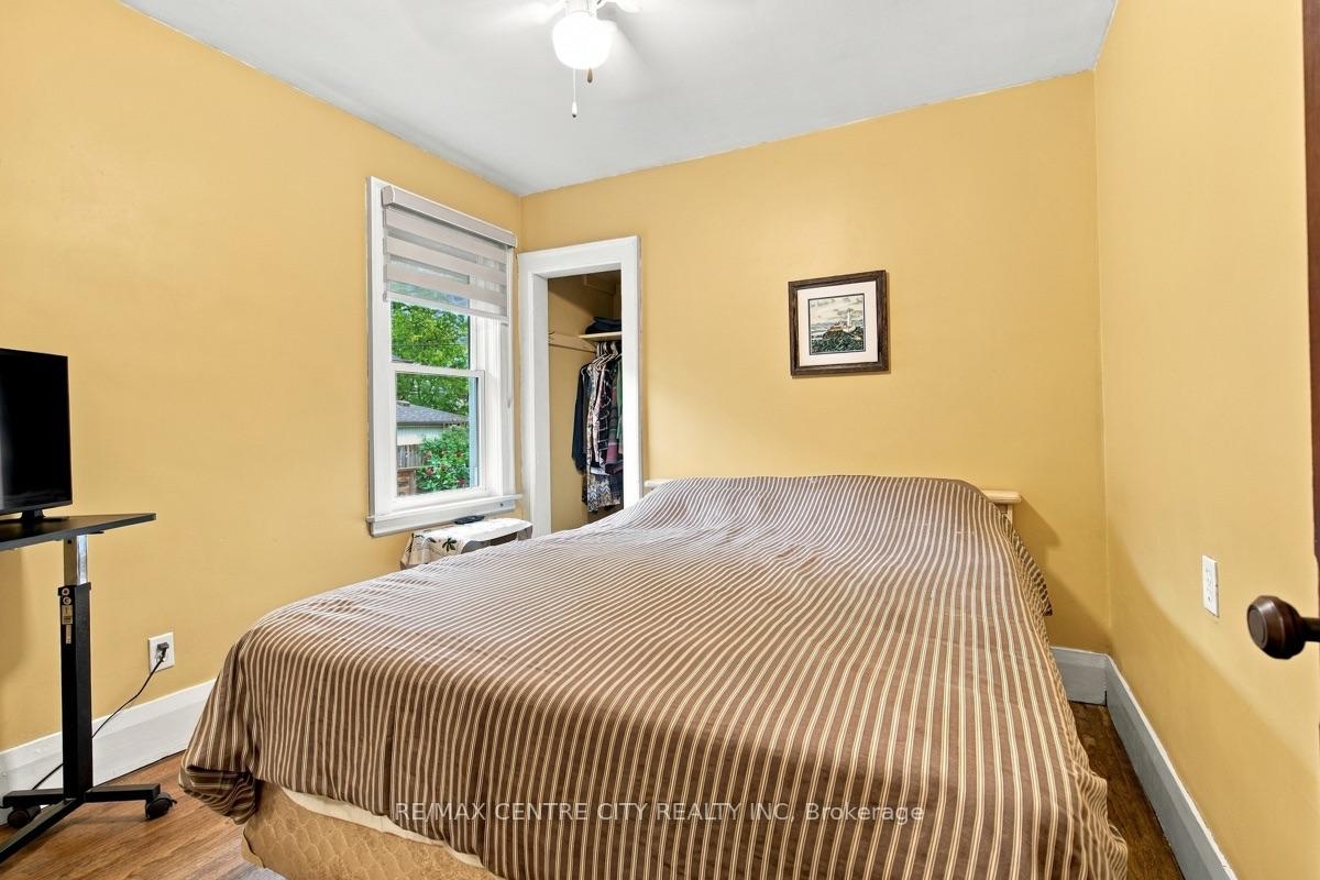 Photo 18 of 649 Emery Street E, London, South G — HOMEH