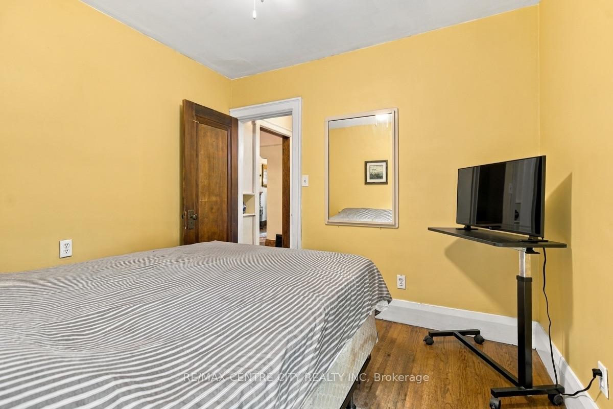 Photo 19 of 649 Emery Street E, London, South G — HOMEH