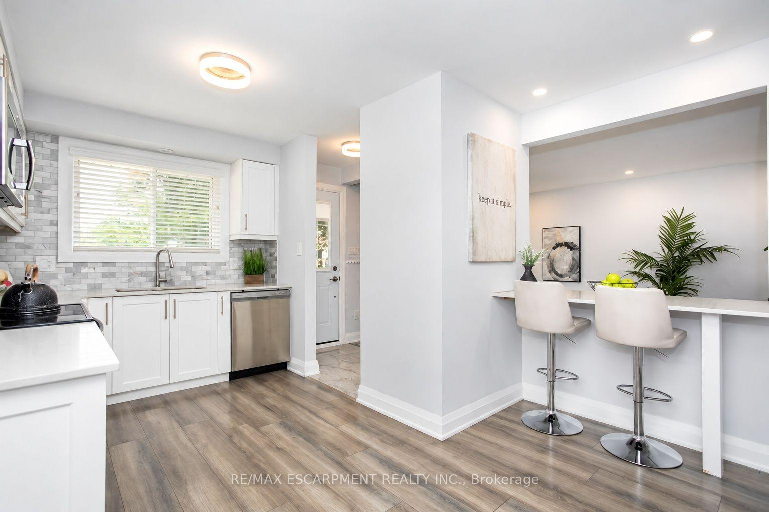 Photo 4 of Unit Main, 576 Turner Drive, Burlington, Appleby — HOMEH