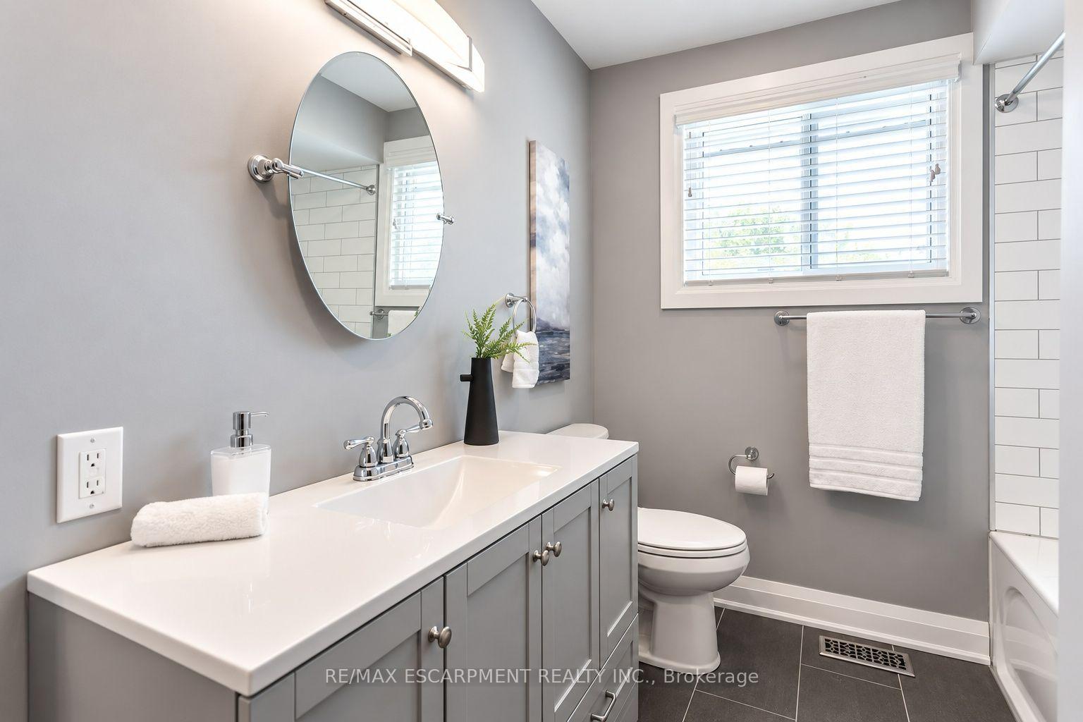 Photo 5 of Unit Main, 576 Turner Drive, Burlington, Appleby — HOMEH