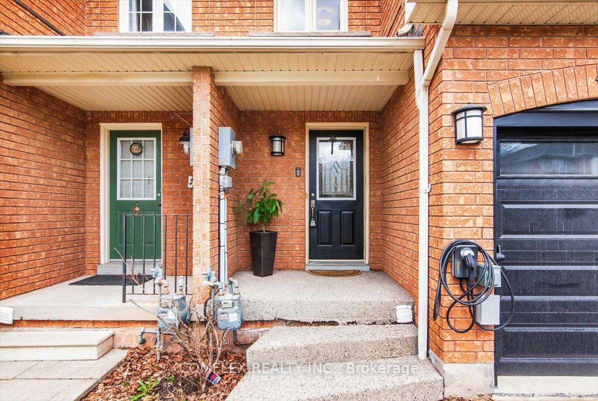 Photo 2 of 4417 Vallence Drive, Burlington, Shoreacres — HOMEH