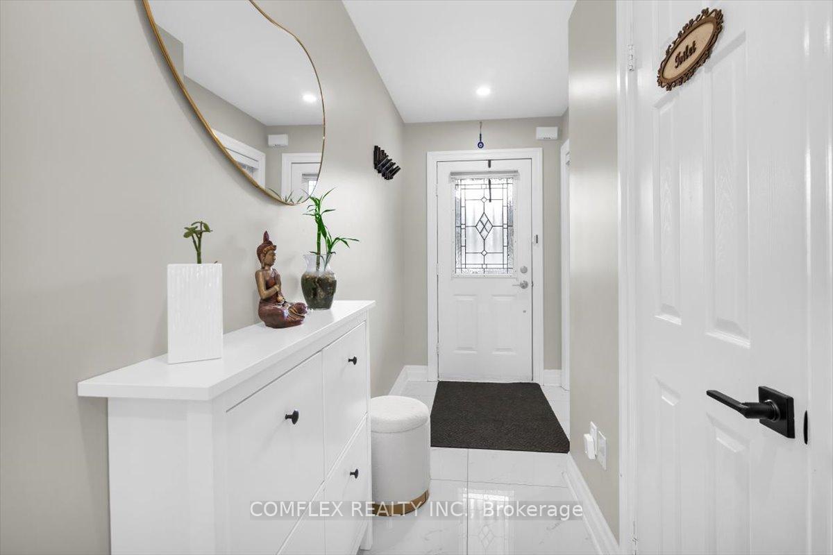 Photo 4 of 4417 Vallence Drive, Burlington, Shoreacres — HOMEH