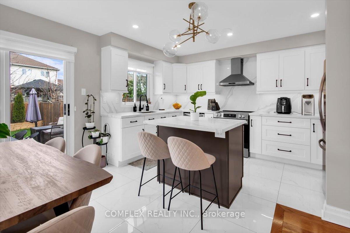 Photo 12 of 4417 Vallence Drive, Burlington, Shoreacres — HOMEH